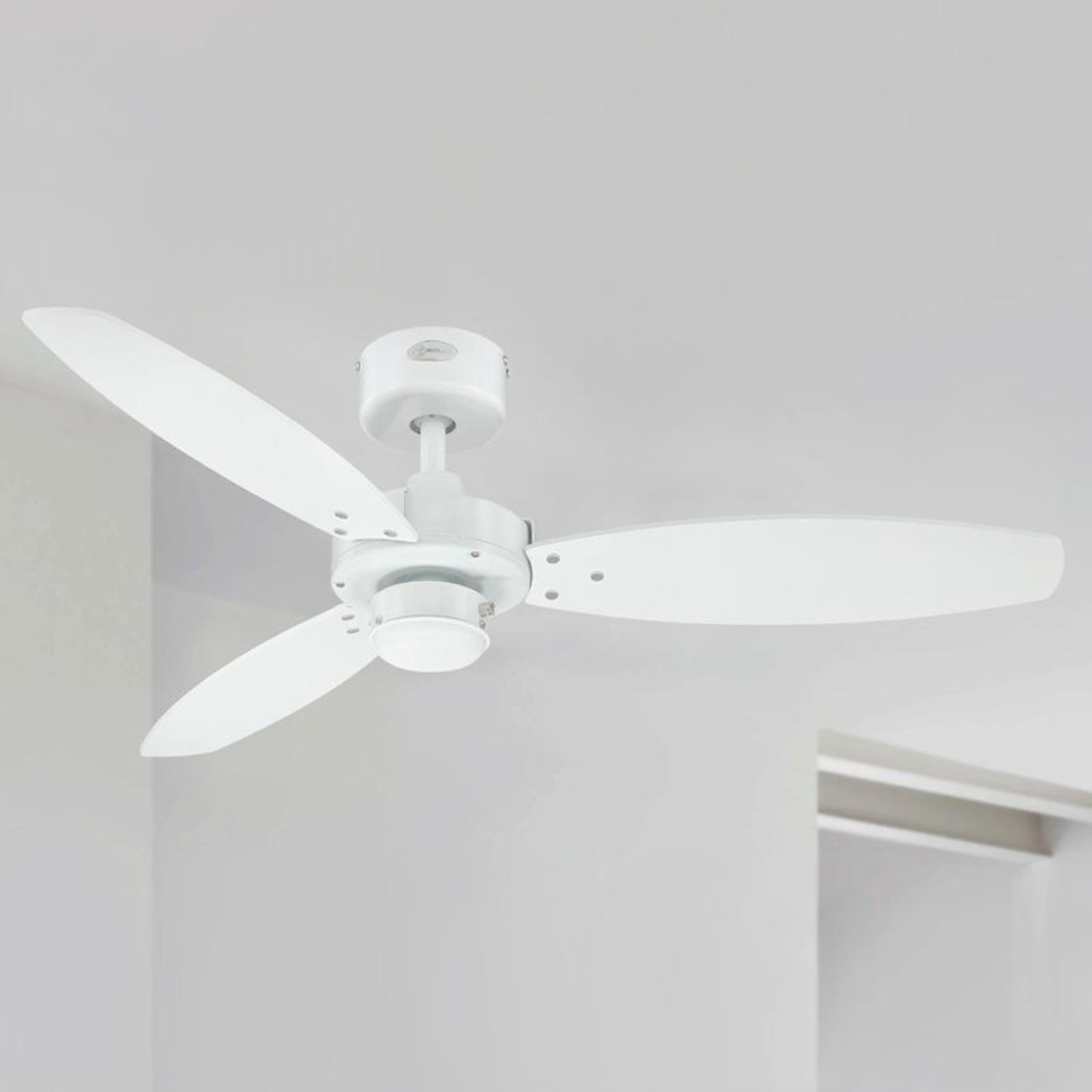 Jet II ceiling fan with pull cord