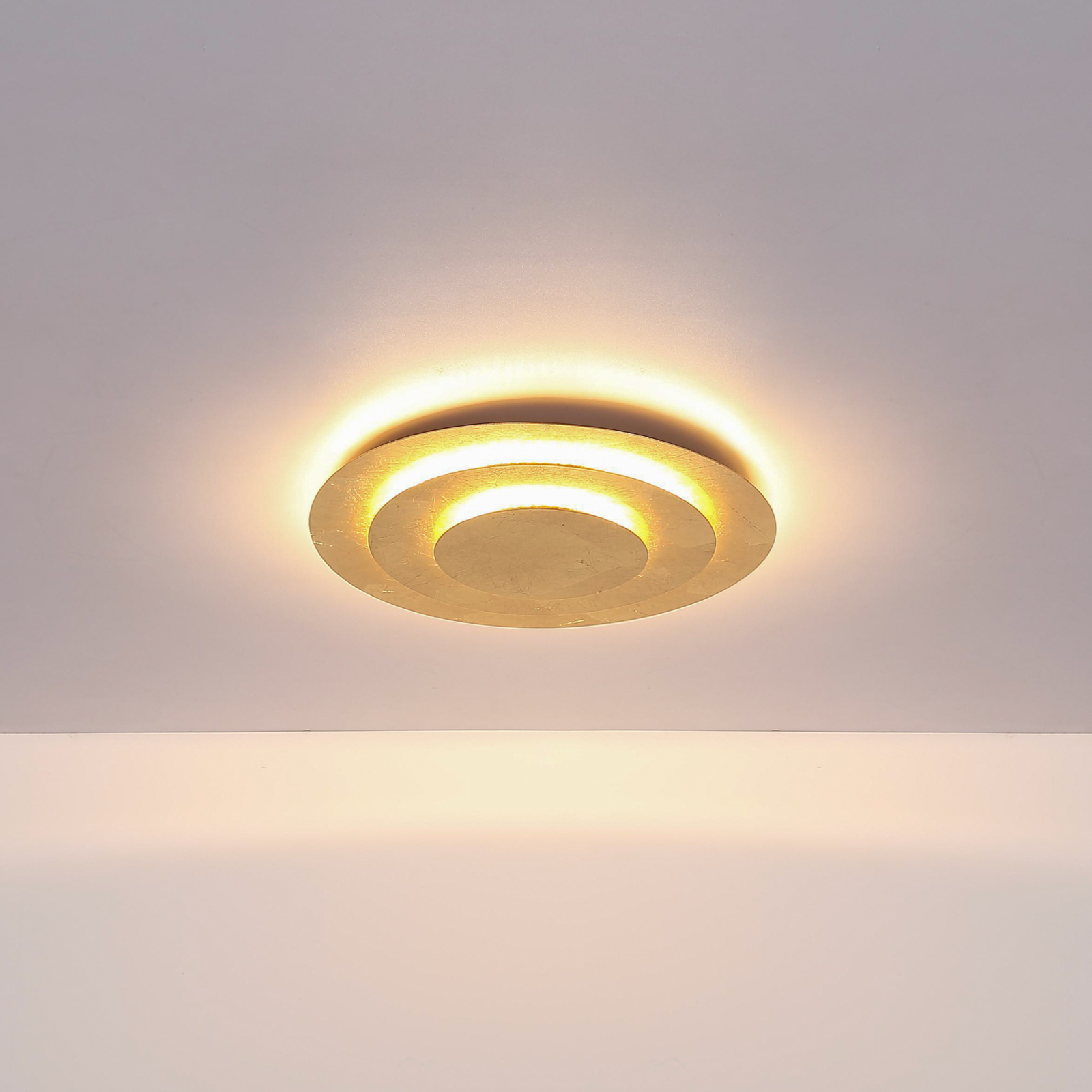 Stropna svetilka Heda LED, Ø 35 cm, zlate barve, kovinska