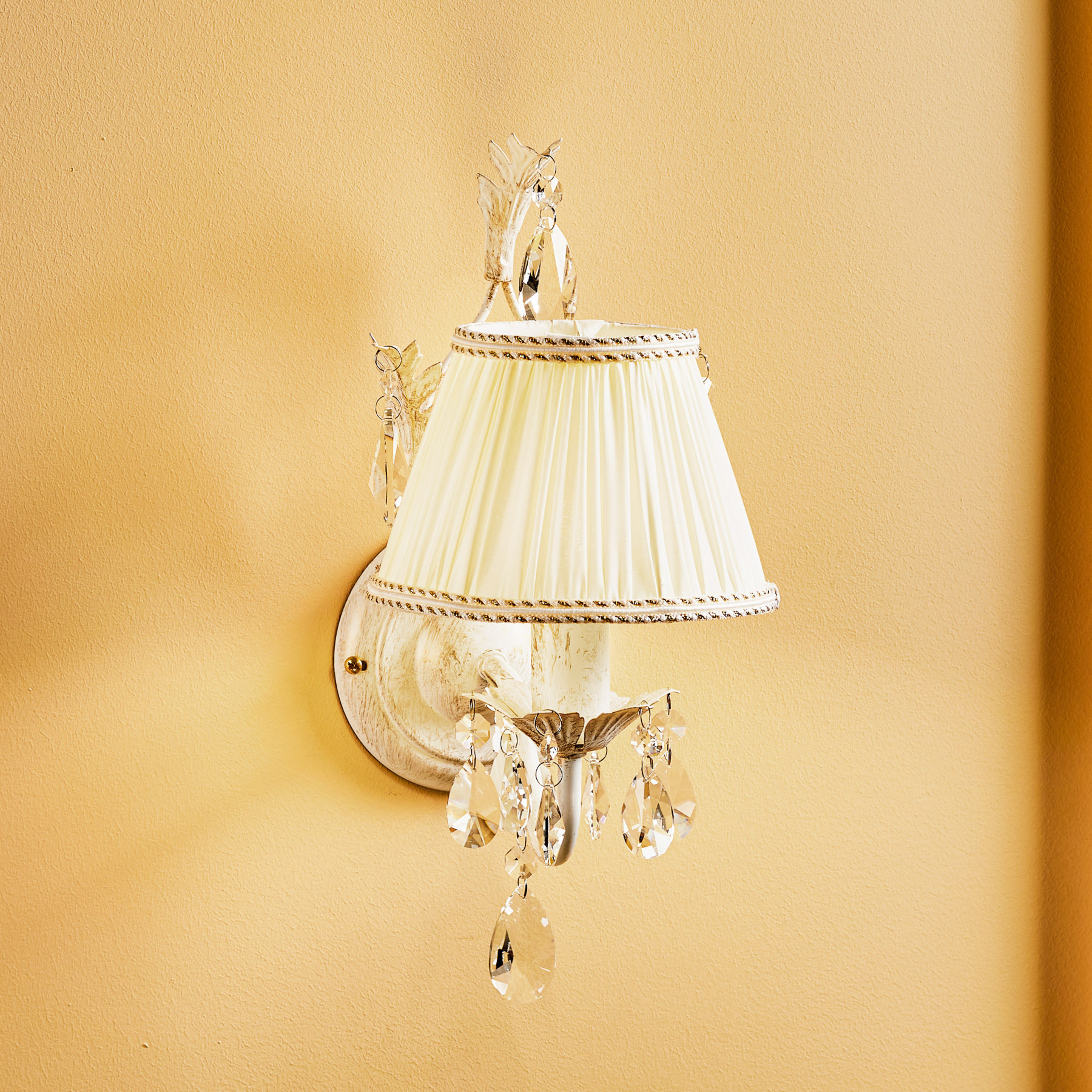 Sienas lampa Karen ar vienu spuldzīti, ziloņkaula krāsā