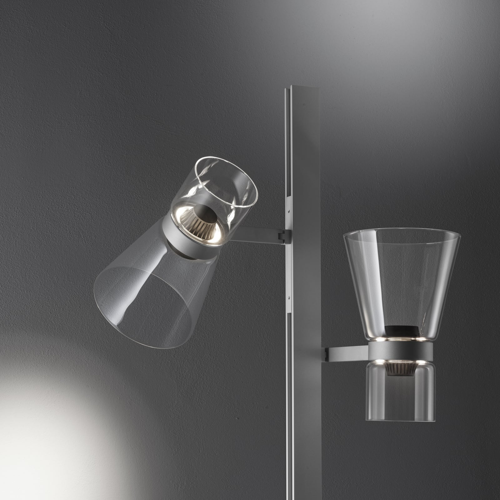 FLOS Nocturne F2 Cone LED álló lámpa, ezüst, 2 izzós, 206 cm