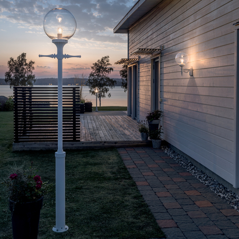 Lampadaire blanc Linus avec boule transparente