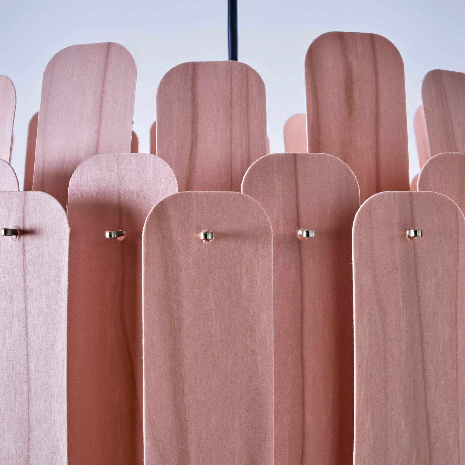 LZF Maruja candeeiro suspenso de madeira, cor-de-rosa