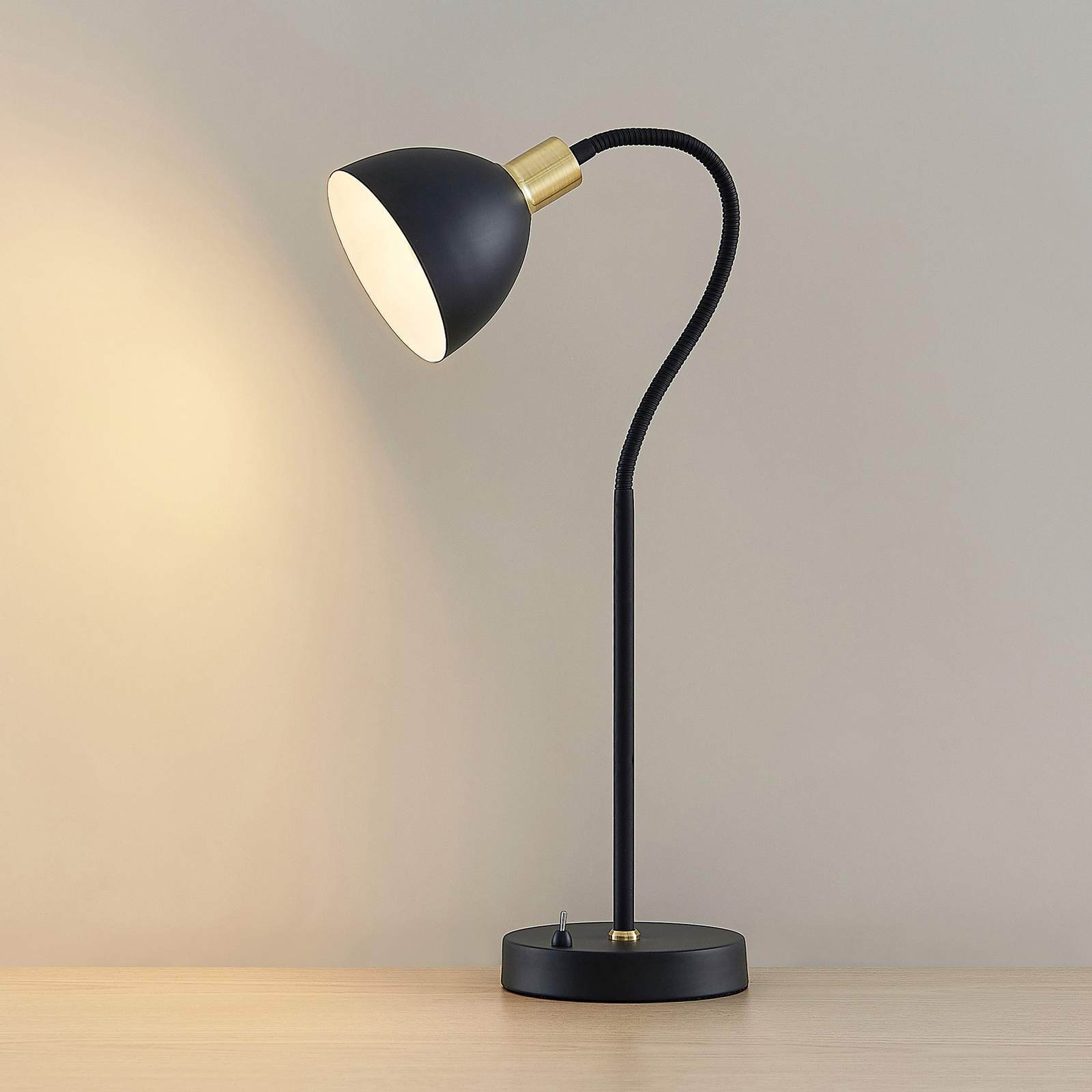 Lindby Genora tafellamp in zwart