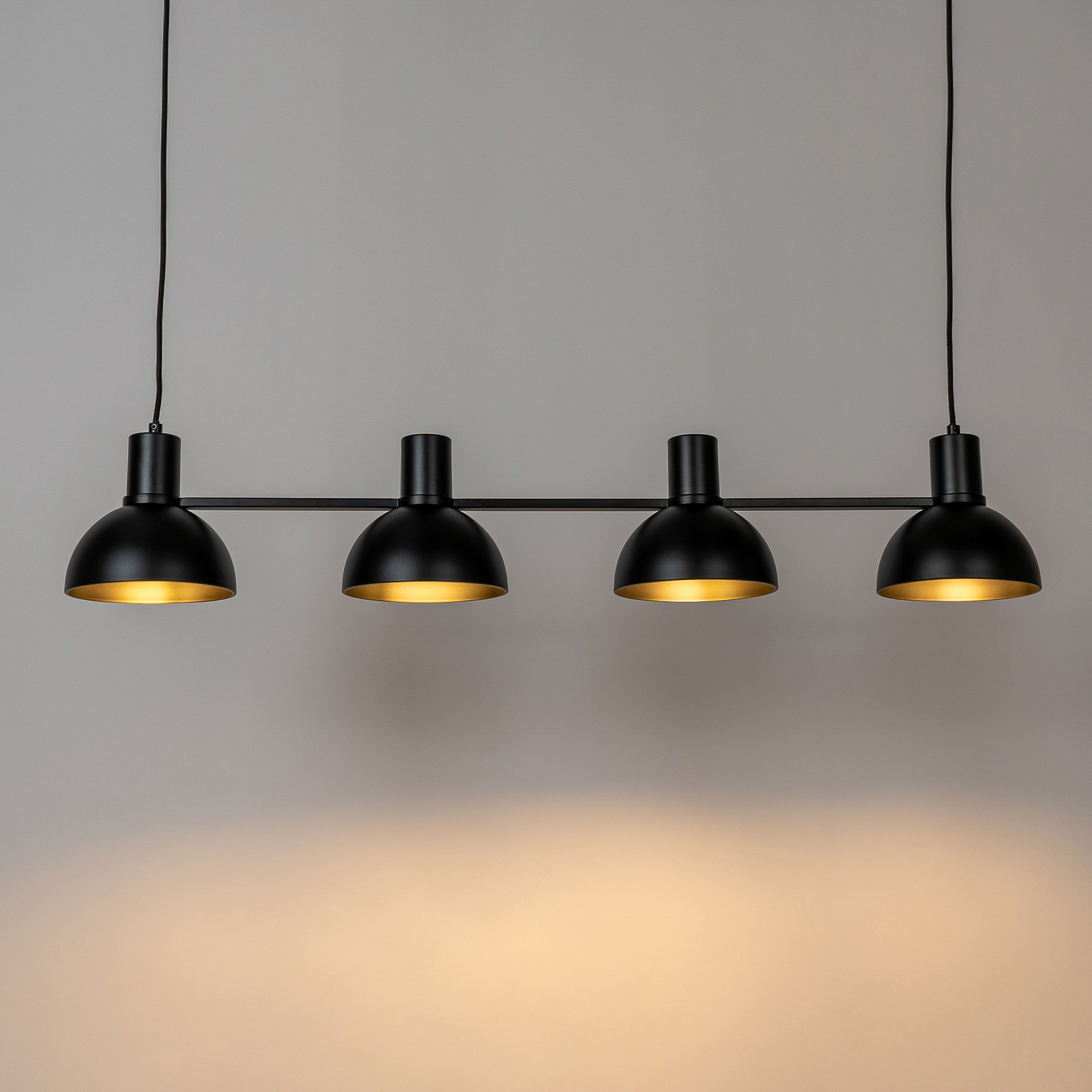 Lucande Mostrid hængelampe, sort, fire lys