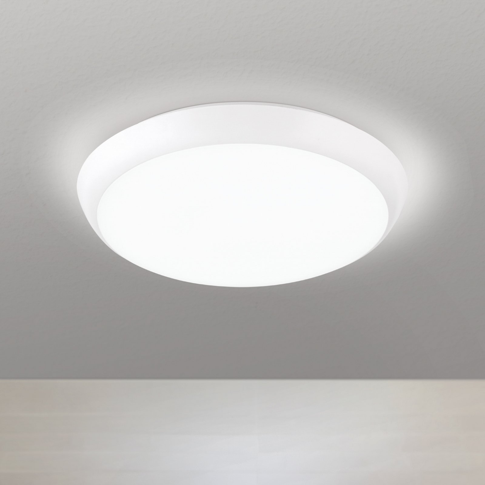 Lampa sufitowa LED Maggy, Ø 25 cm, biała, CCT, IP65, pierścienie dekoracyjne