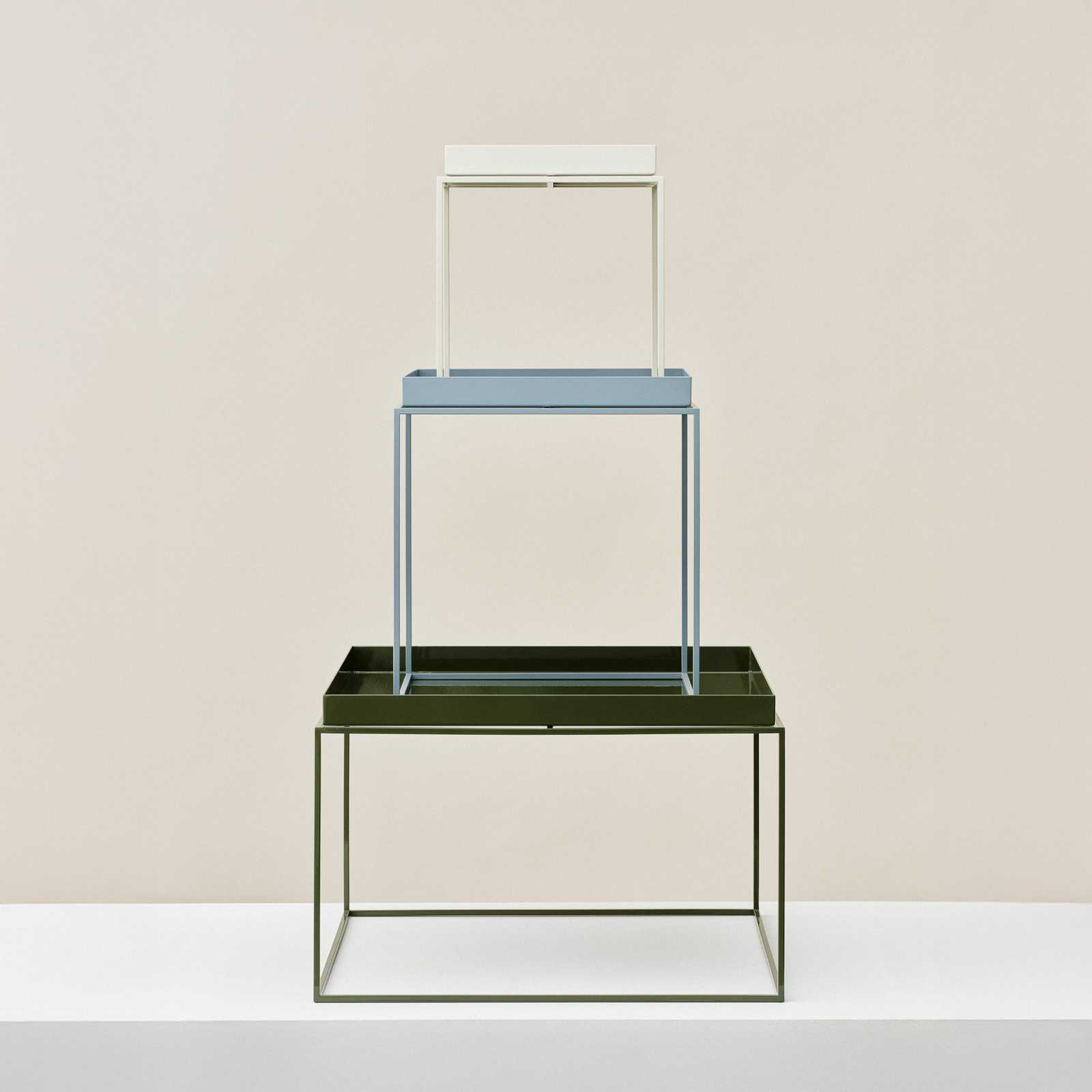 Table d'appoint Tray, bleue, 40 x 40 cm, acier - HAY Table d'appoint Tray, bleue, 40 x 40 cm, acier - HAY