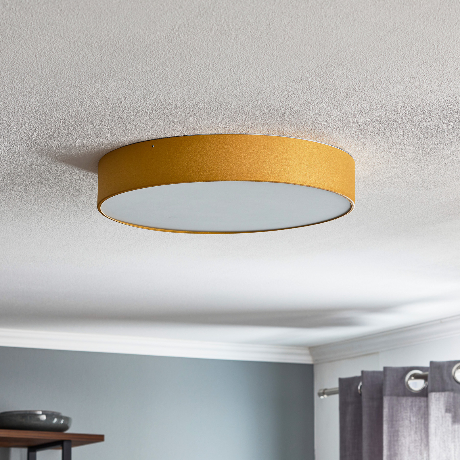 Dayton ceiling light, lacquered in gold Ø 45cm