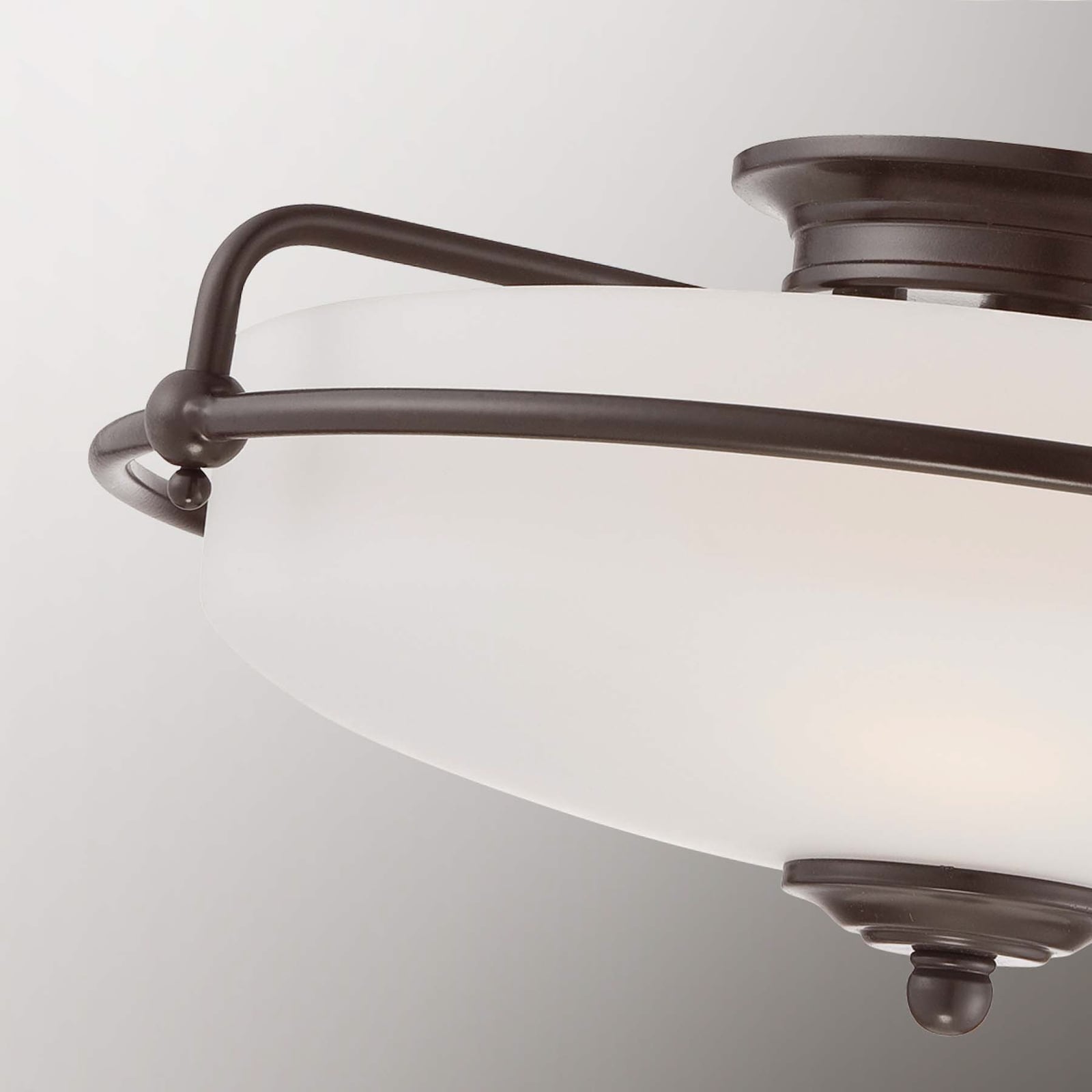 Griffin F loftlampe, bronze/opalglas, Ø 42 cm - QUOIZEL