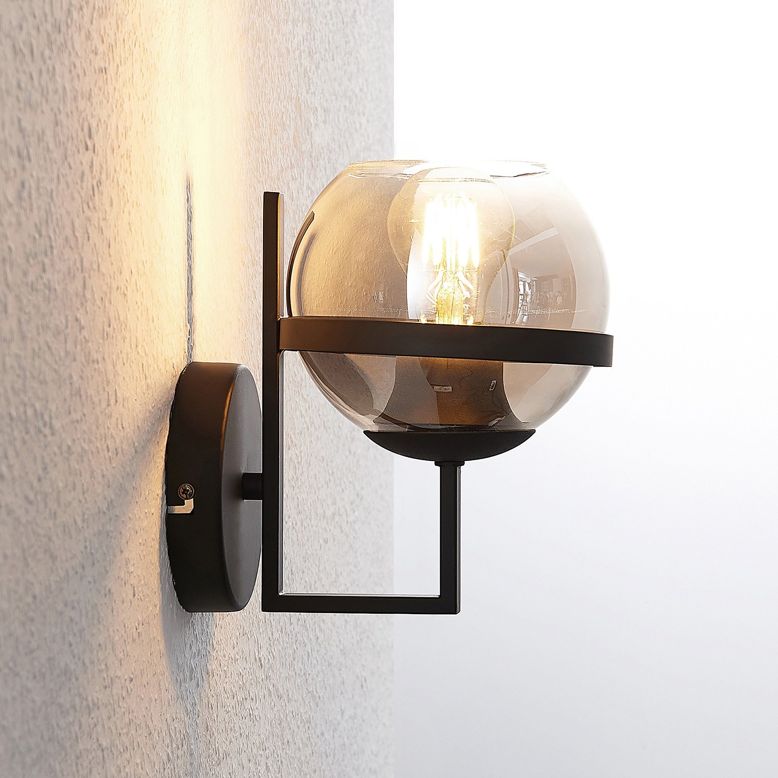 Lindby Marinka wall lamp, smoked glass ball