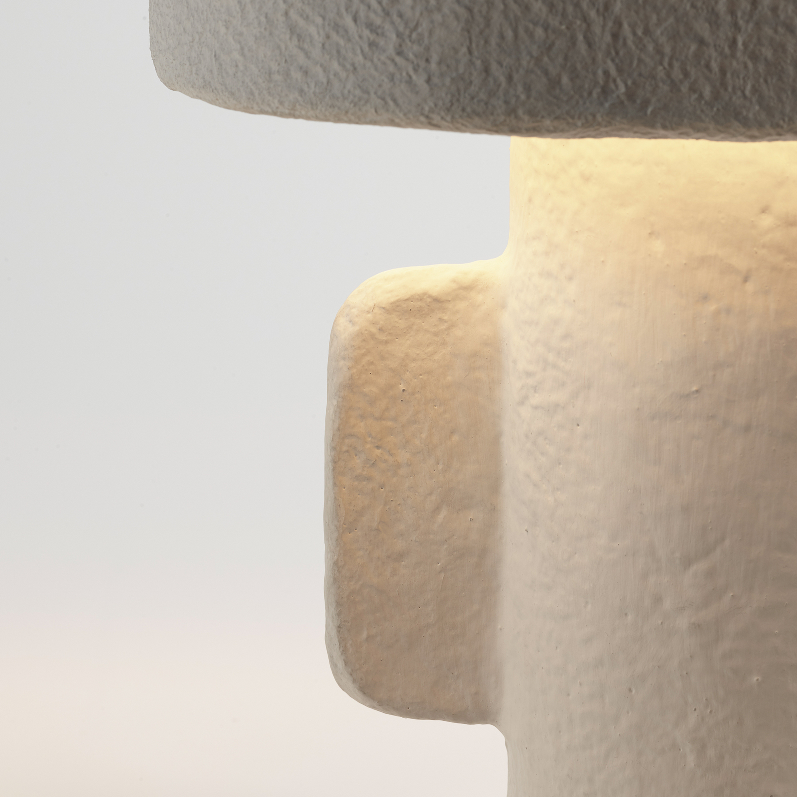 01 M WHITE EARTH bordlampe, hvid, papmaché, højde 54 cm, E27 – Serax