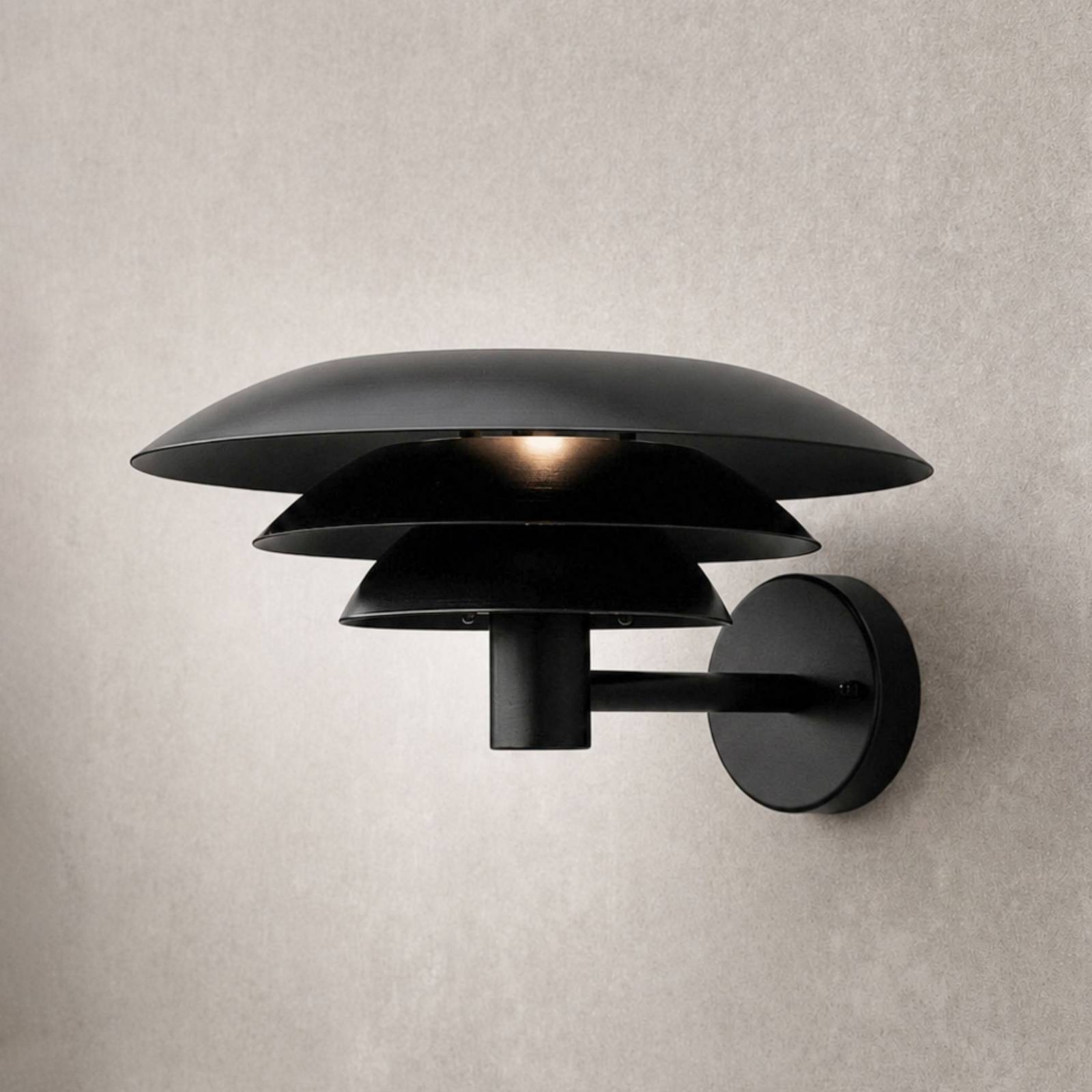 Dyberg Larsen buitenwandlamp DL30, zwart, aluminium, Ø 30 cm, G9