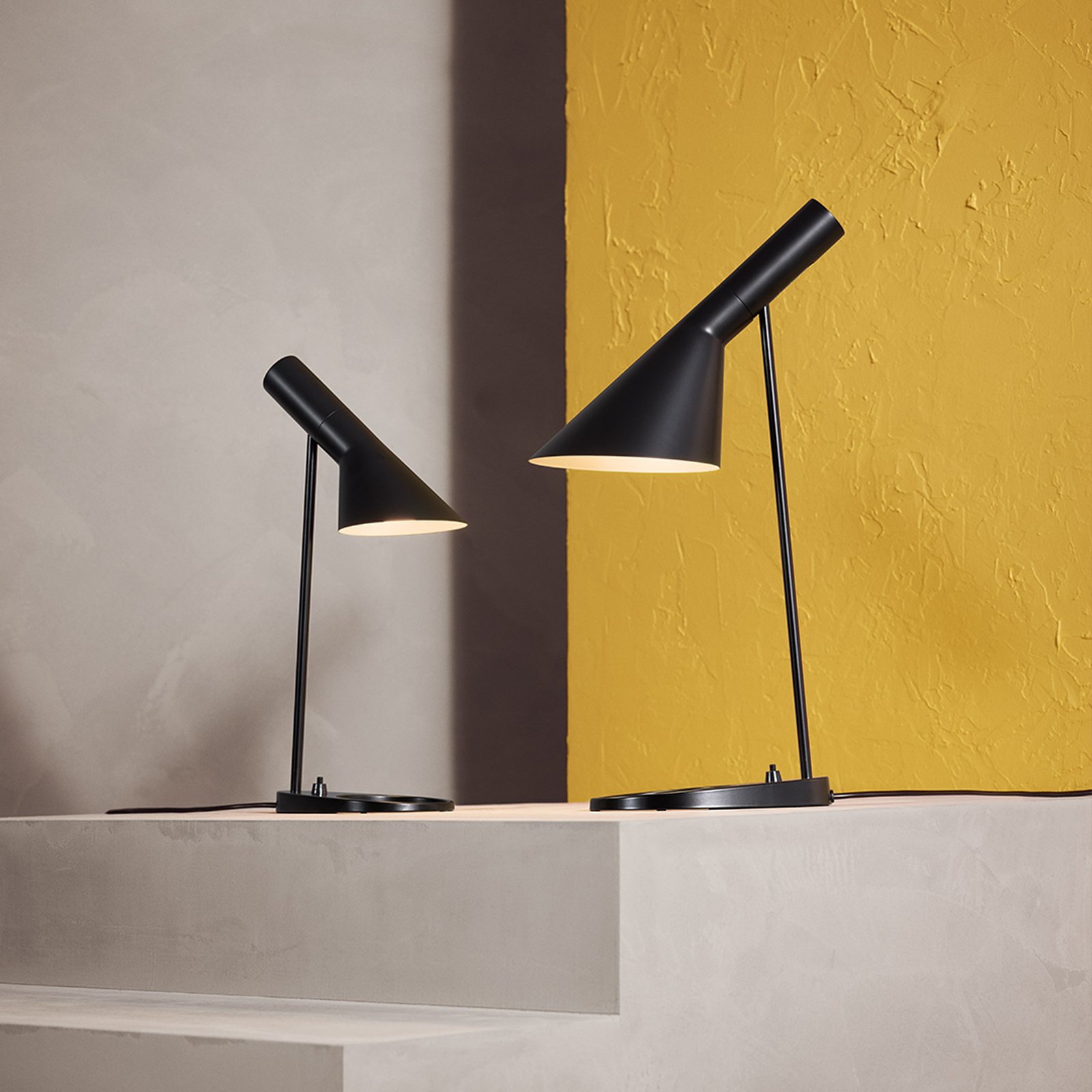 Louis Poulsen AJ Mini stolní lampa, černá