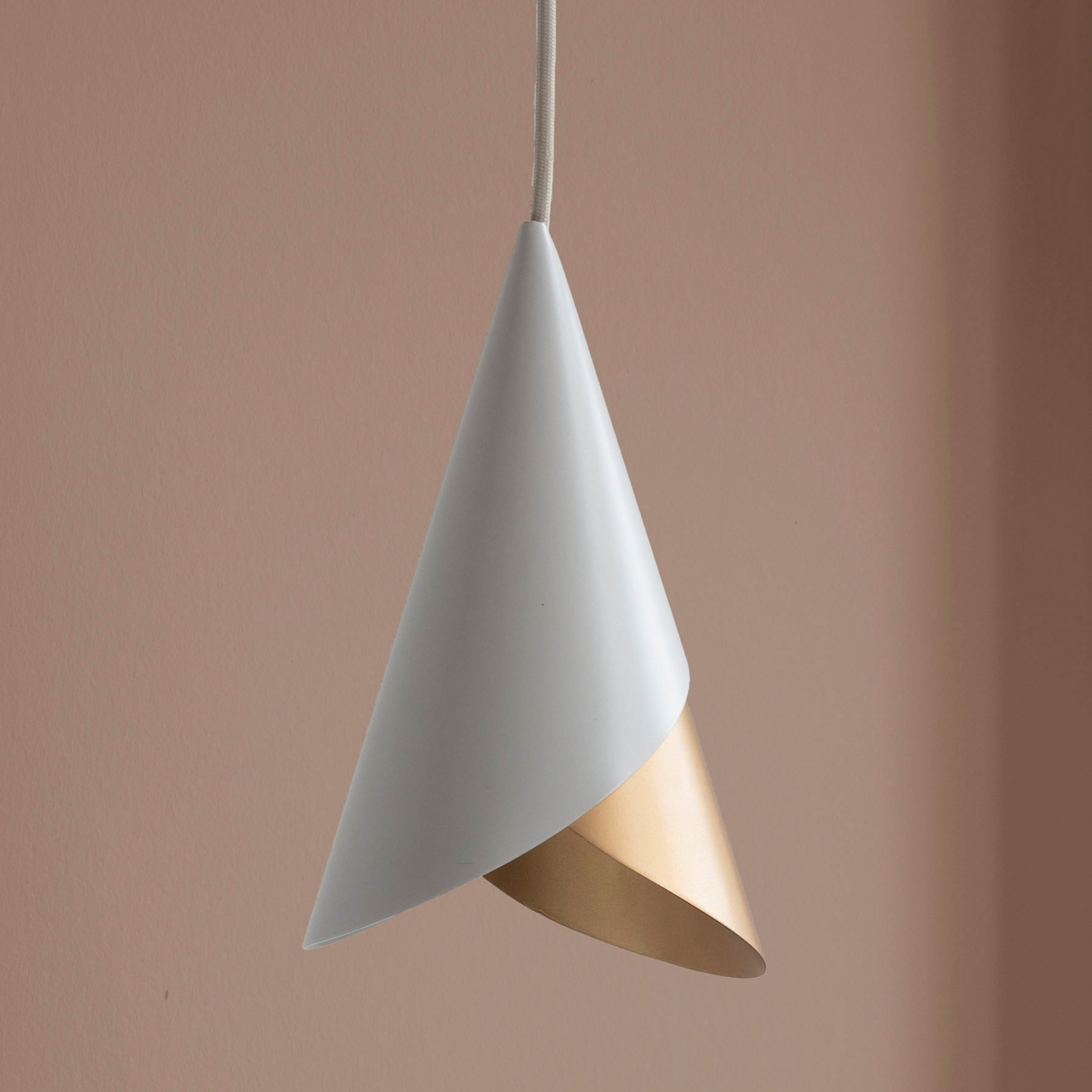 UMAGE Cornet suspension blanche/laiton