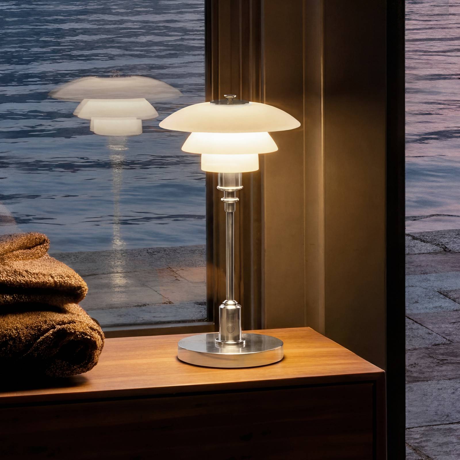Louis Poulsen Akumulátorová stolová lampa PH 1-1 Portable, chróm, IP44