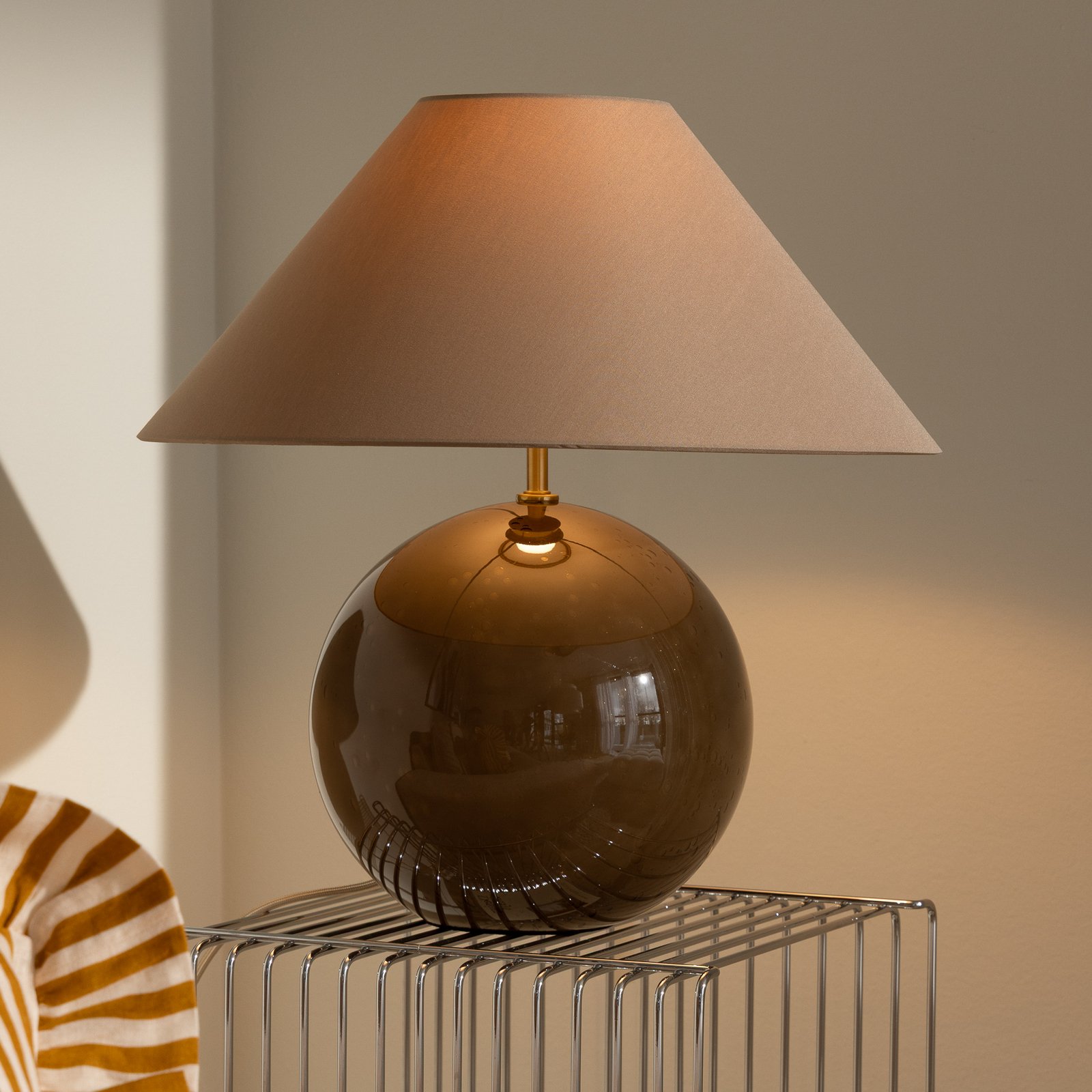 Iris 45 Tischleuchte braun Textil 45 cm - Globen Lighting Iris 45 Tischleuchte braun Textil 45 cm - Globen Lighting