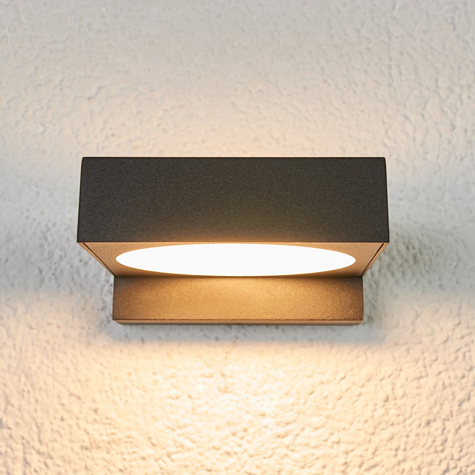 Schwarze LED-Außenwandlampe Natalja
