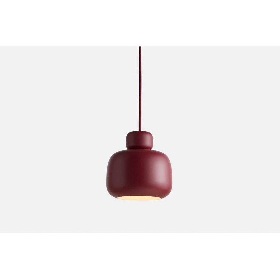 Woud Stone Taklampa Small Deep, röd från Woud