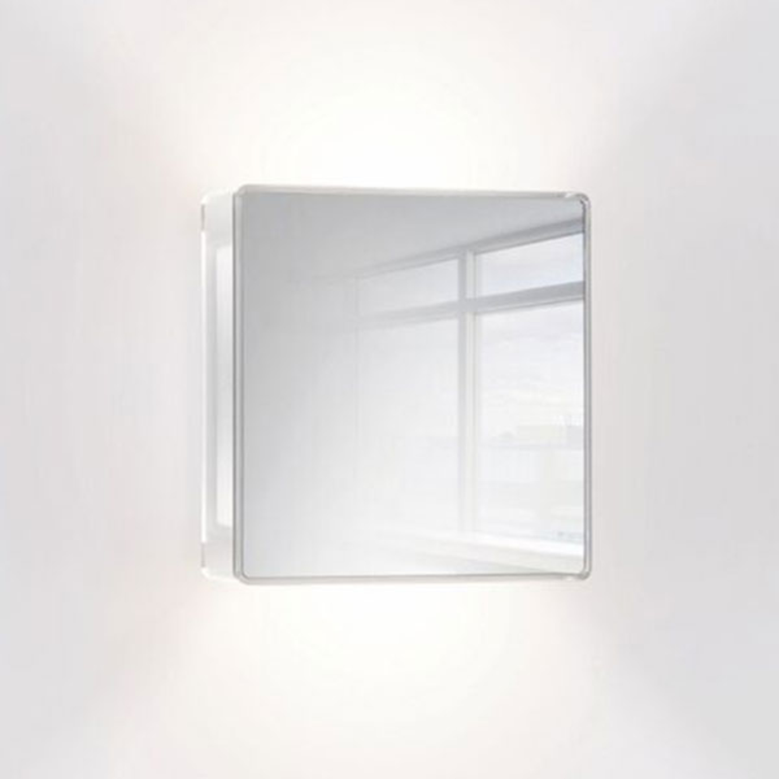 Lampa ścienna LED App z powierzchnią lustrzaną