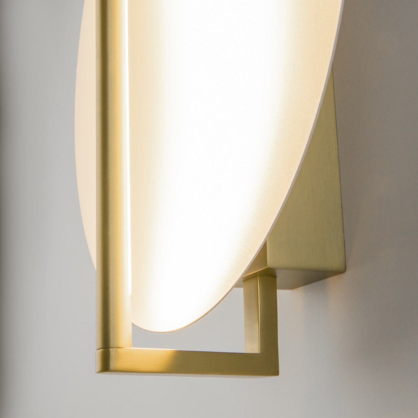 Maytoni LED-væglampe Mira, guld/hvid, højde 30 cm, metal