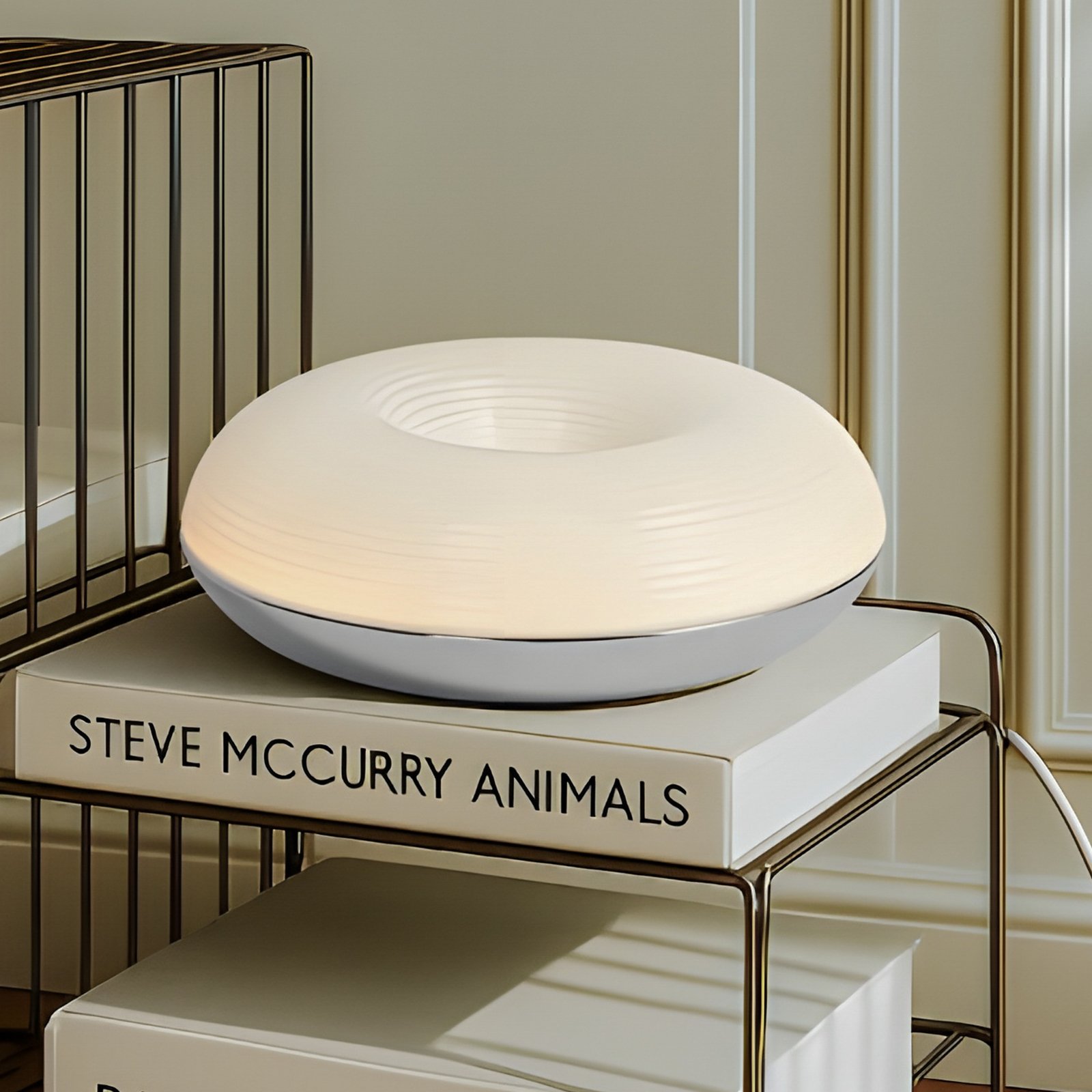 Fjora LED-Tisch-/Wandlampe, weiß/chrom, Ø 30 cm - Lindby Fjora LED-Tisch-/Wandlampe, weiß/chrom, Ø 30 cm - Lindby