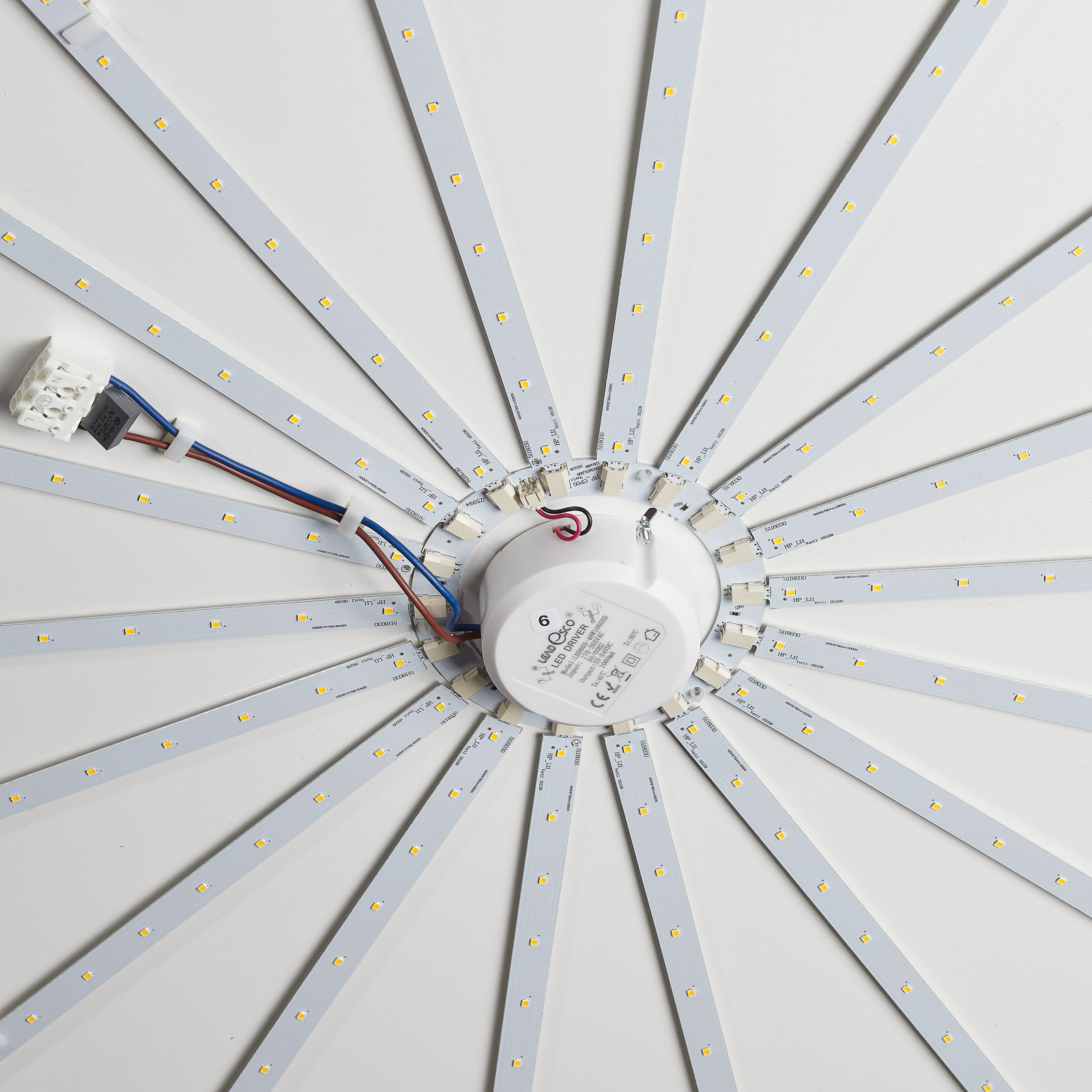 Στρογγυλό φωτιστικό οροφής LED Aurelia με λειτουργία dimmer