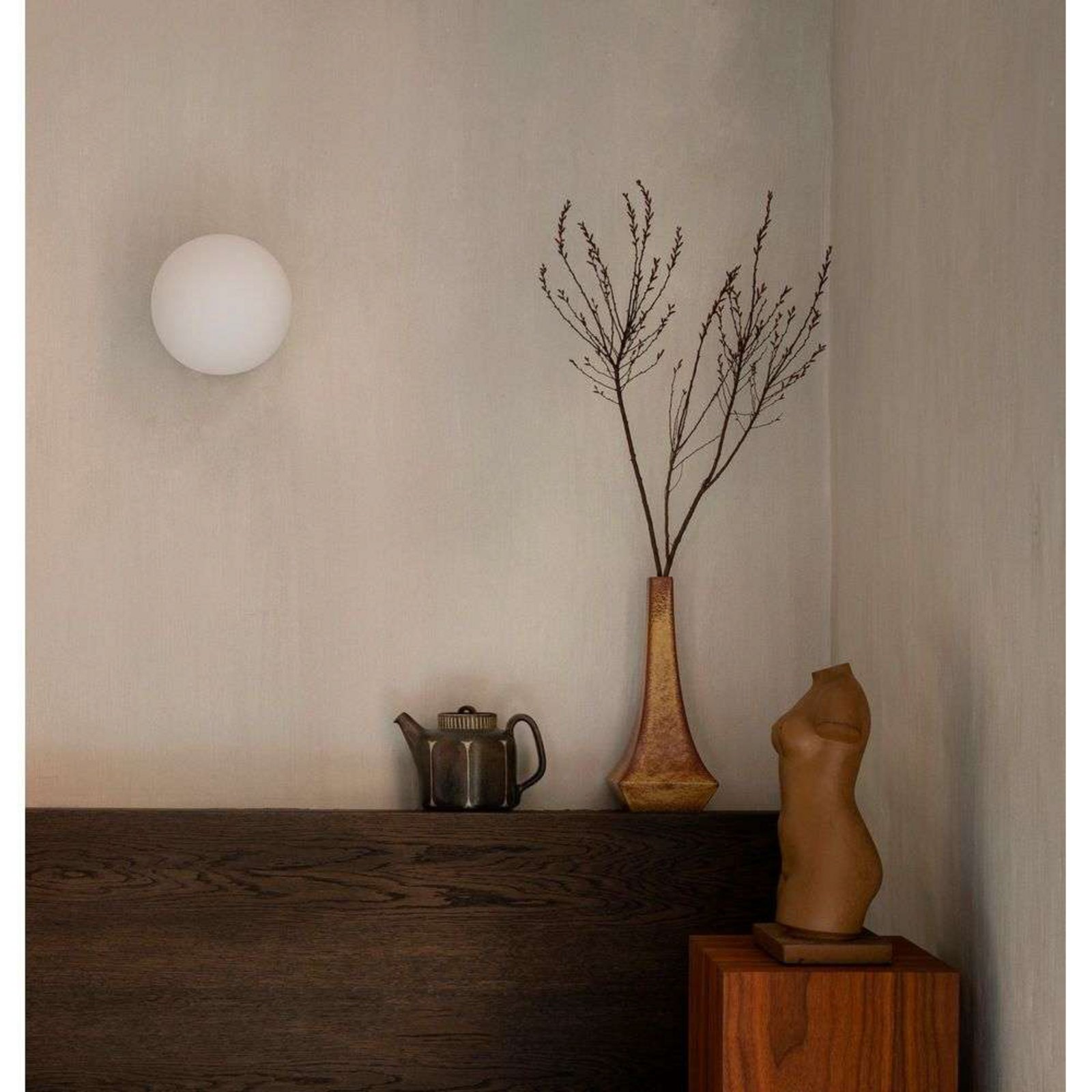 TR Bulb Aplică de Perete/Plafonieră Brushed Brass/Matt Opal - Audo Copenhagen