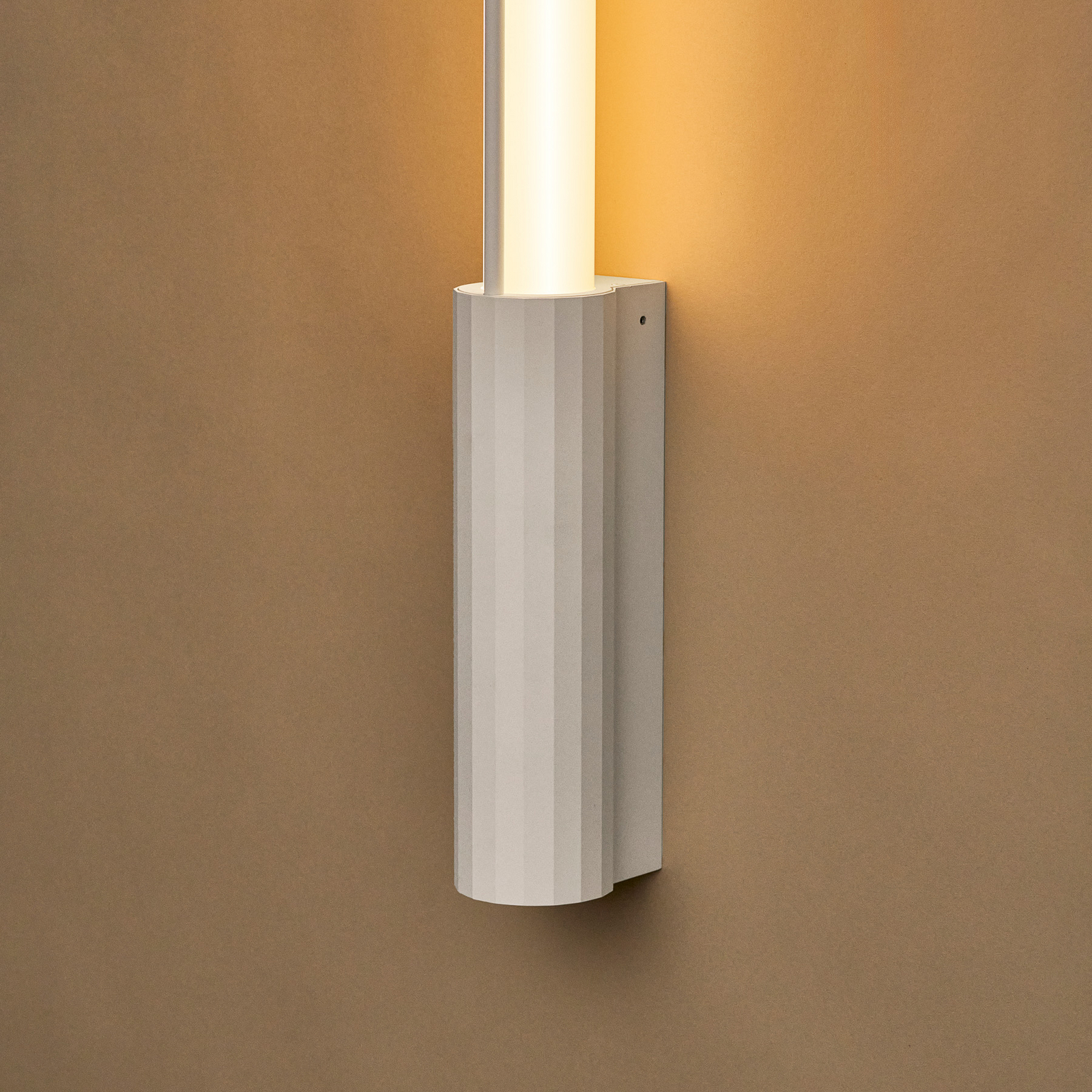 Applique murale LED In Fine, blanche, hauteur 105 cm, IP65 - DCW Applique murale LED In Fine, blanche, hauteur 105 cm, IP65 - DCW