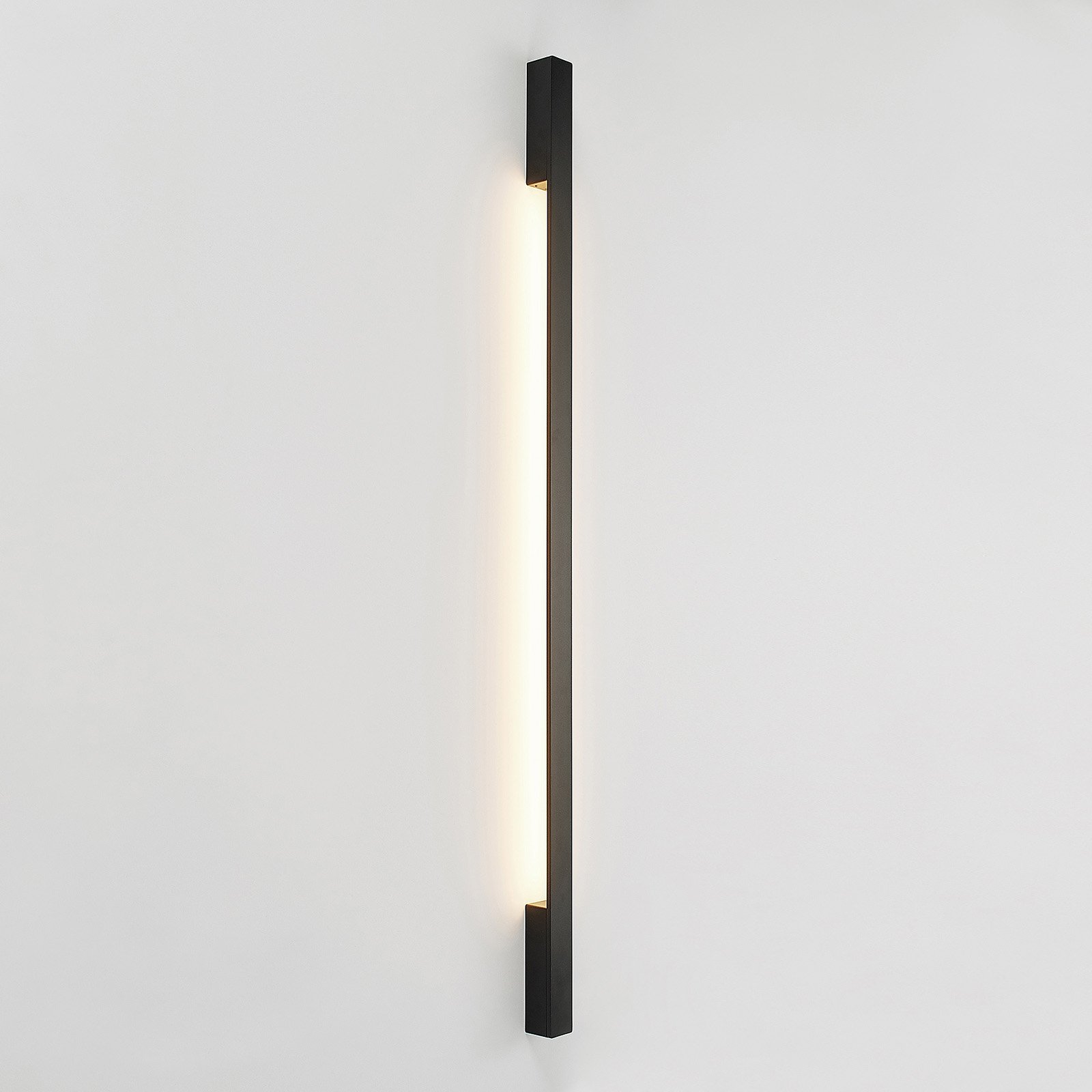Arcchio Ivano LED-vegglampe, 130 cm, svart