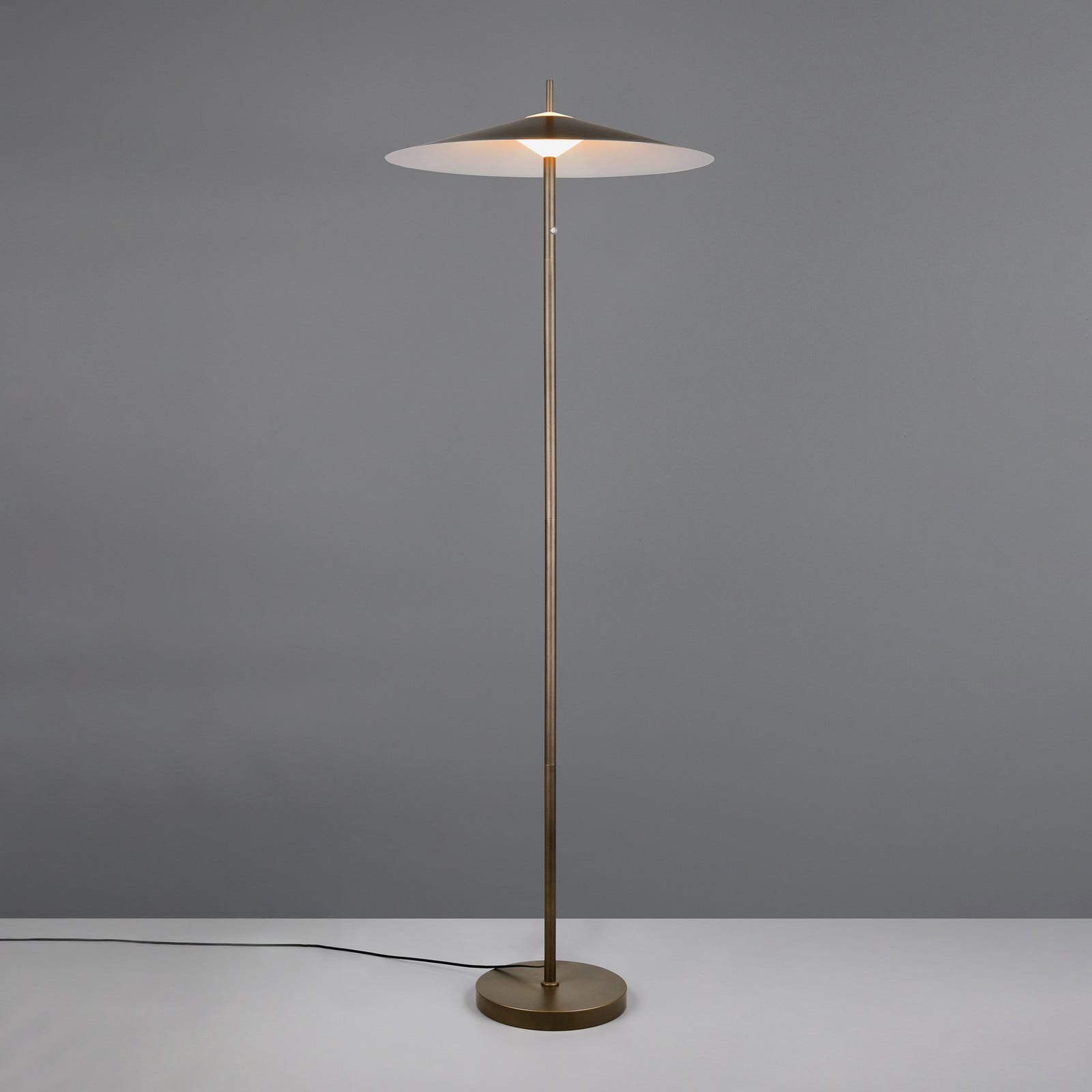 Trio Lighting LED стояща лампа „Amalo“ в платинен цвят, височина 145 см, метал, CCT