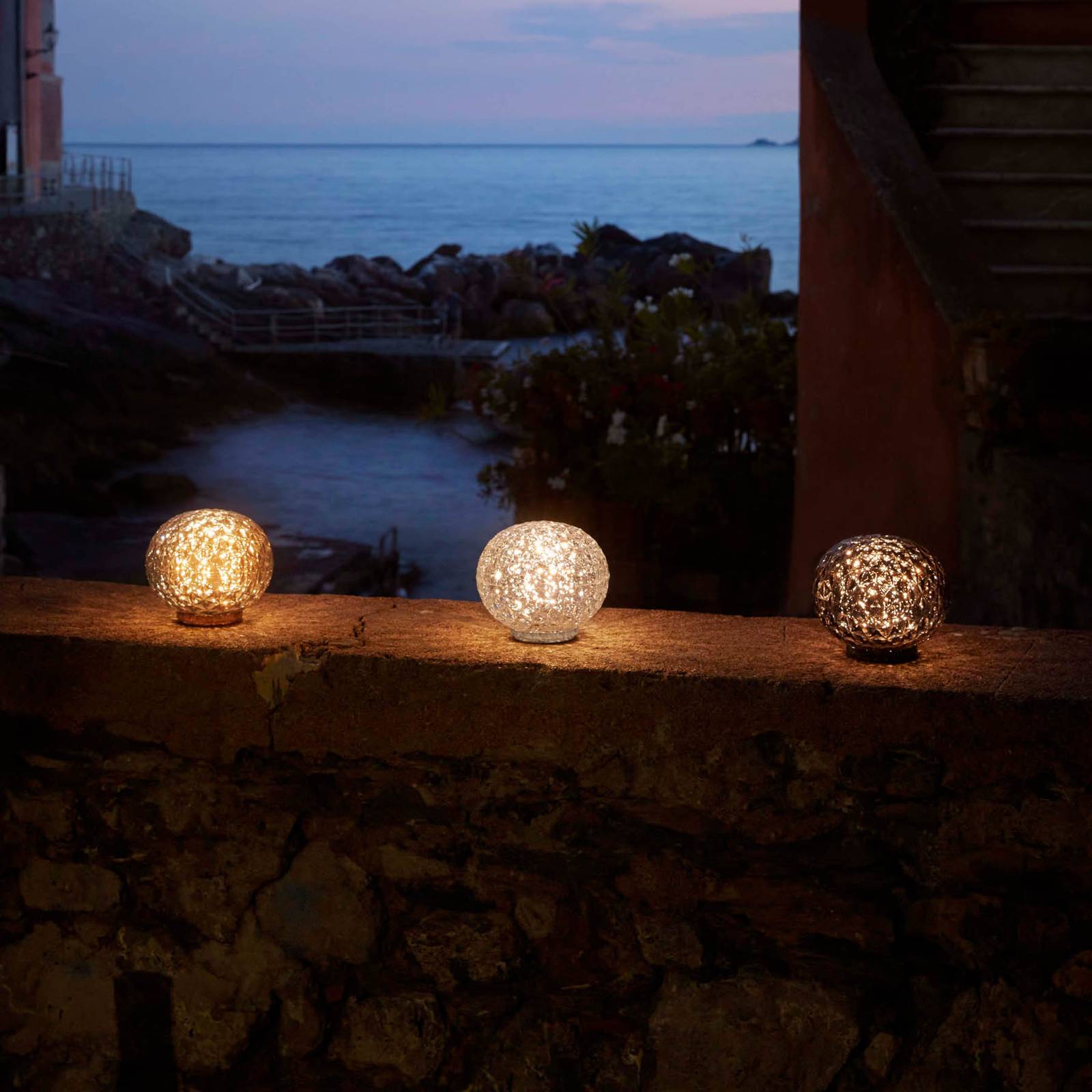Kartell Mini Planet lampa stołowa LED szary dym