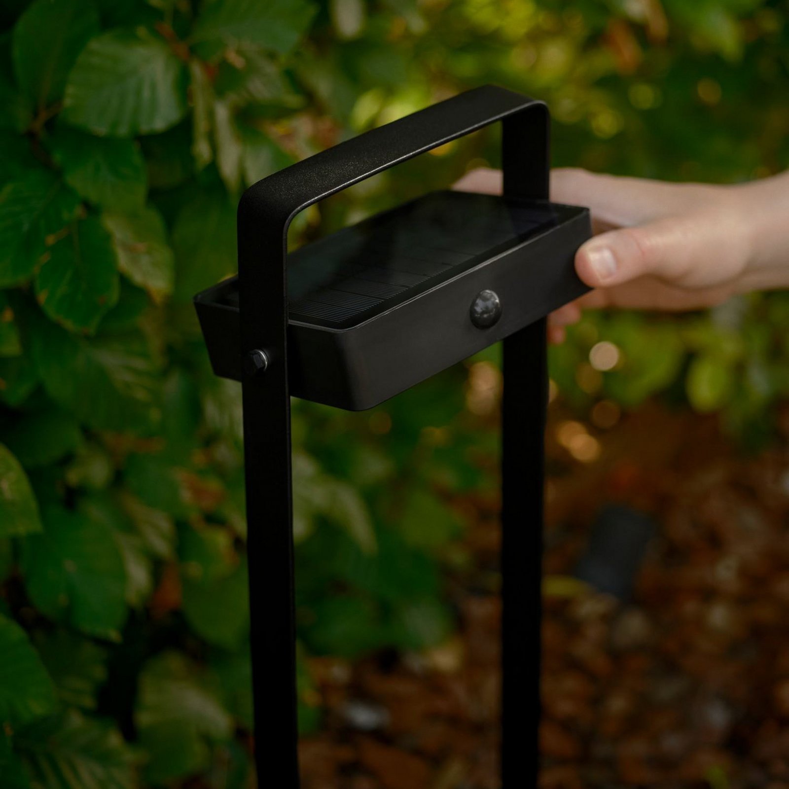 Saulio solar LED path light, black, aluminium, IP44