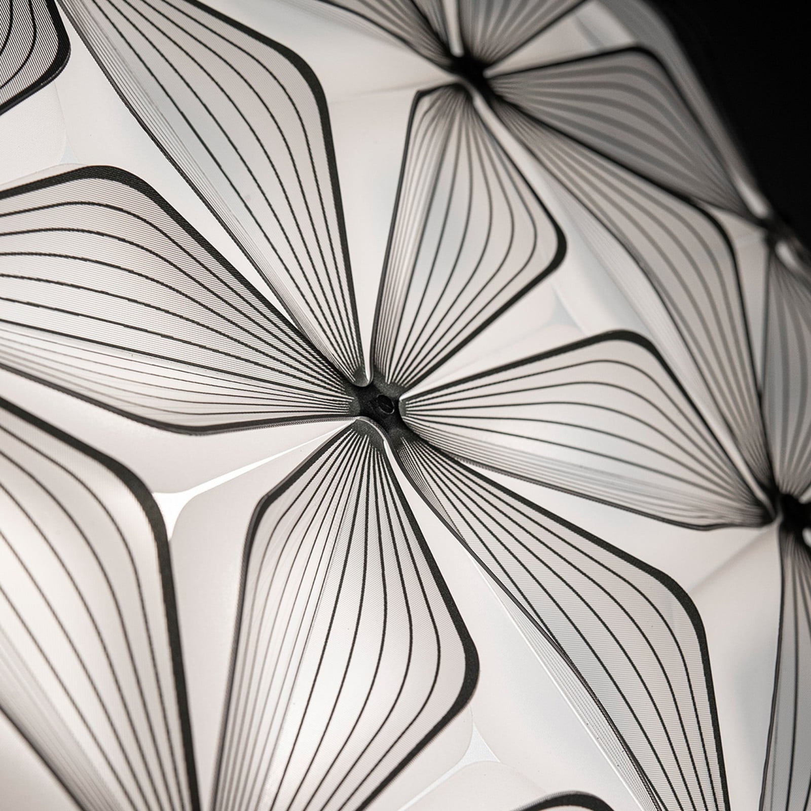 C'EST LA VIE riippuvalaisin, musta/läpinäkyvä johto, Ø70cm C'EST LA VIE Slamp - Olohuone - Design - Muovi - Varjostimella