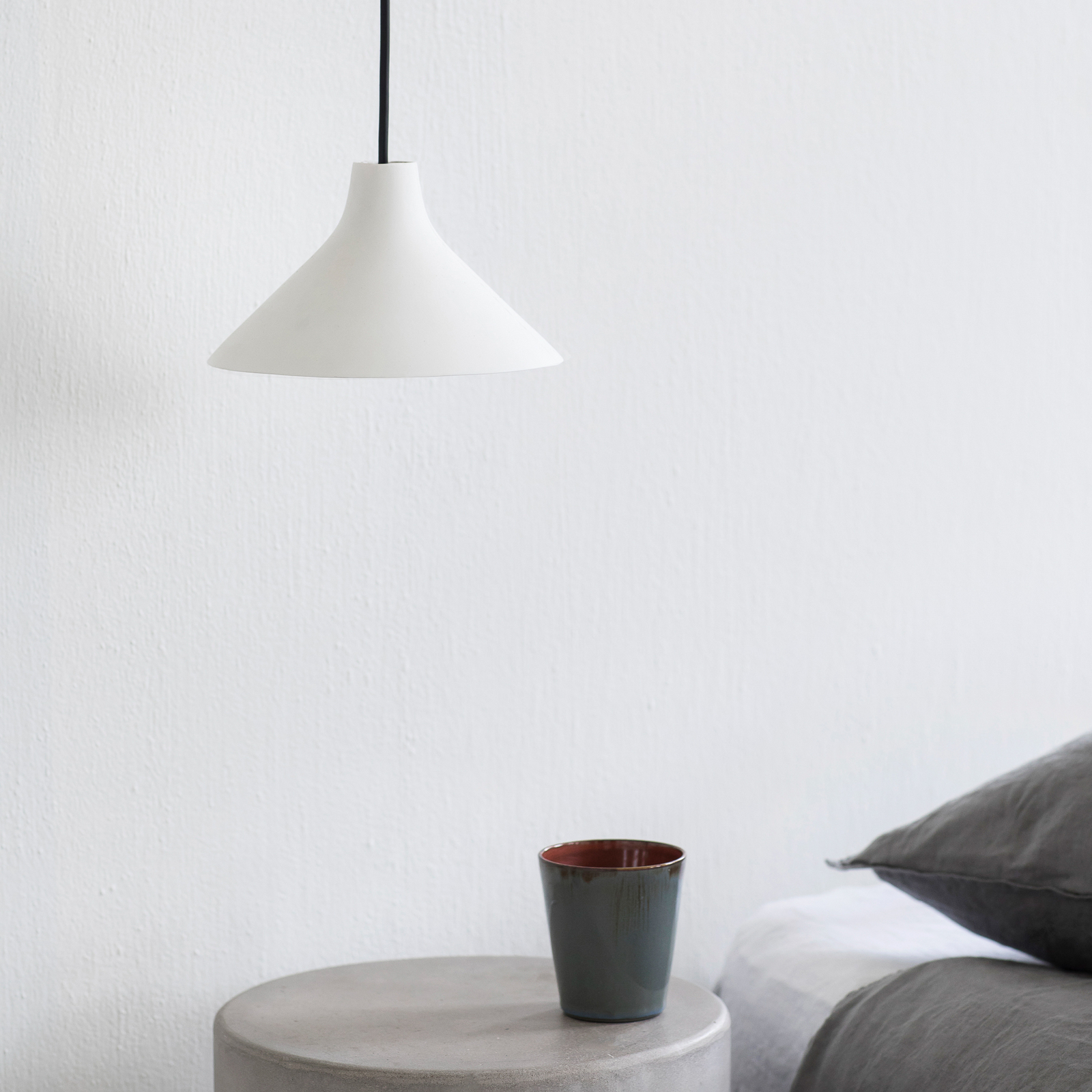 M BLACK-WHITE SEAM pendant light, porcelain, E14 - Serax M BLACK-WHITE SEAM pendant light, porcelain, E14 - Serax