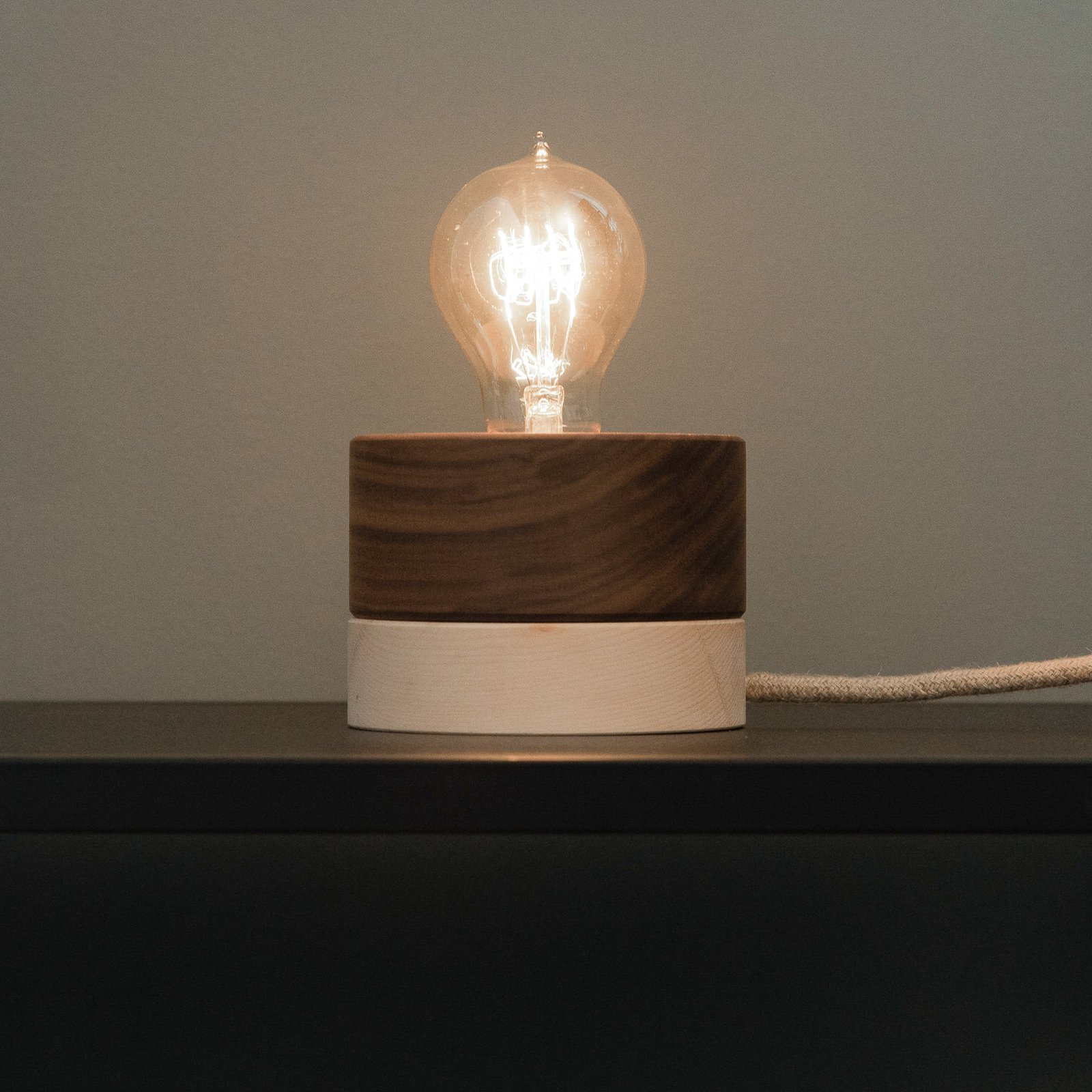 ALMUT 0239 table lamp, vegan, walnut
