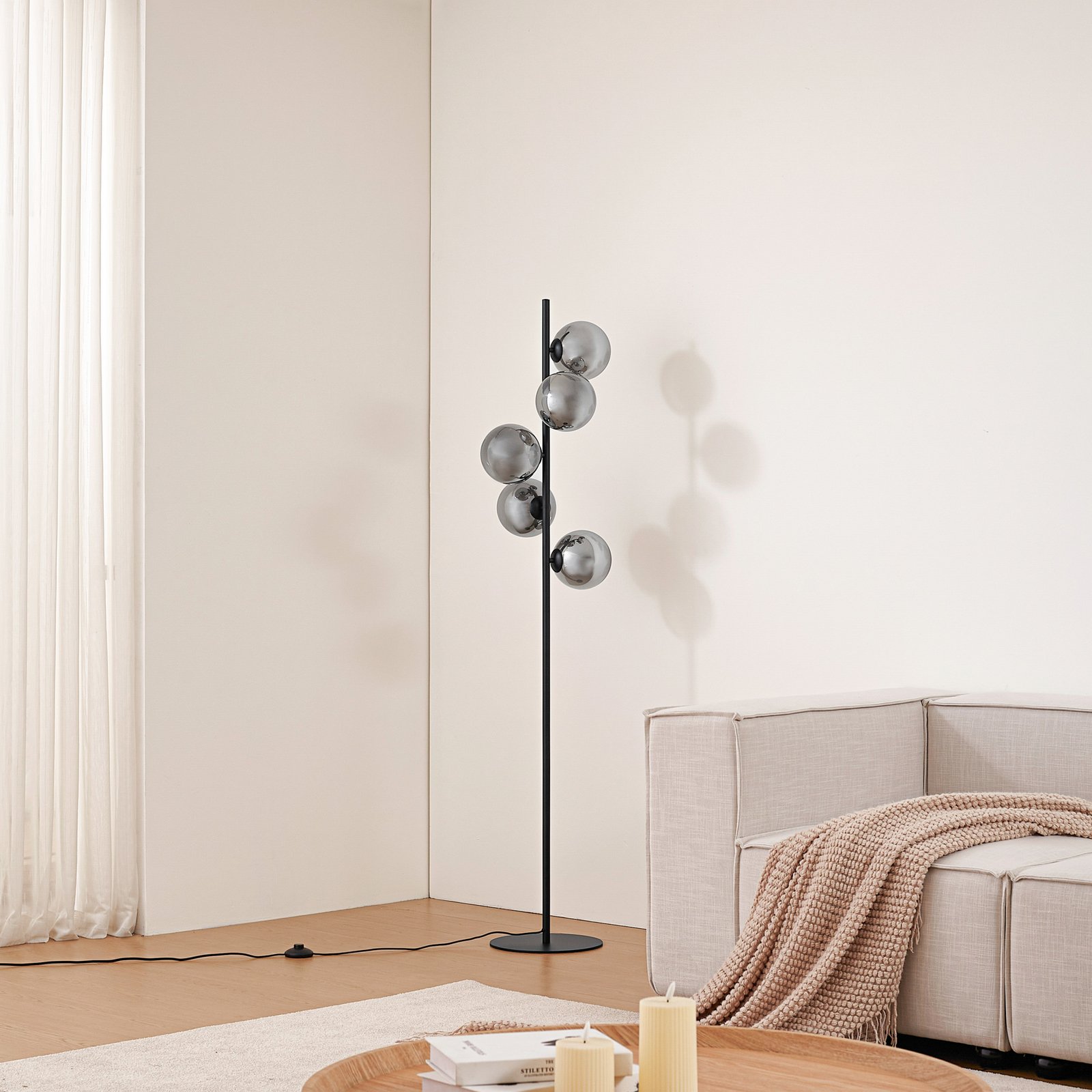 Lindby Stehleuchte Orbelia, schwarz, 5-flammig, Glas