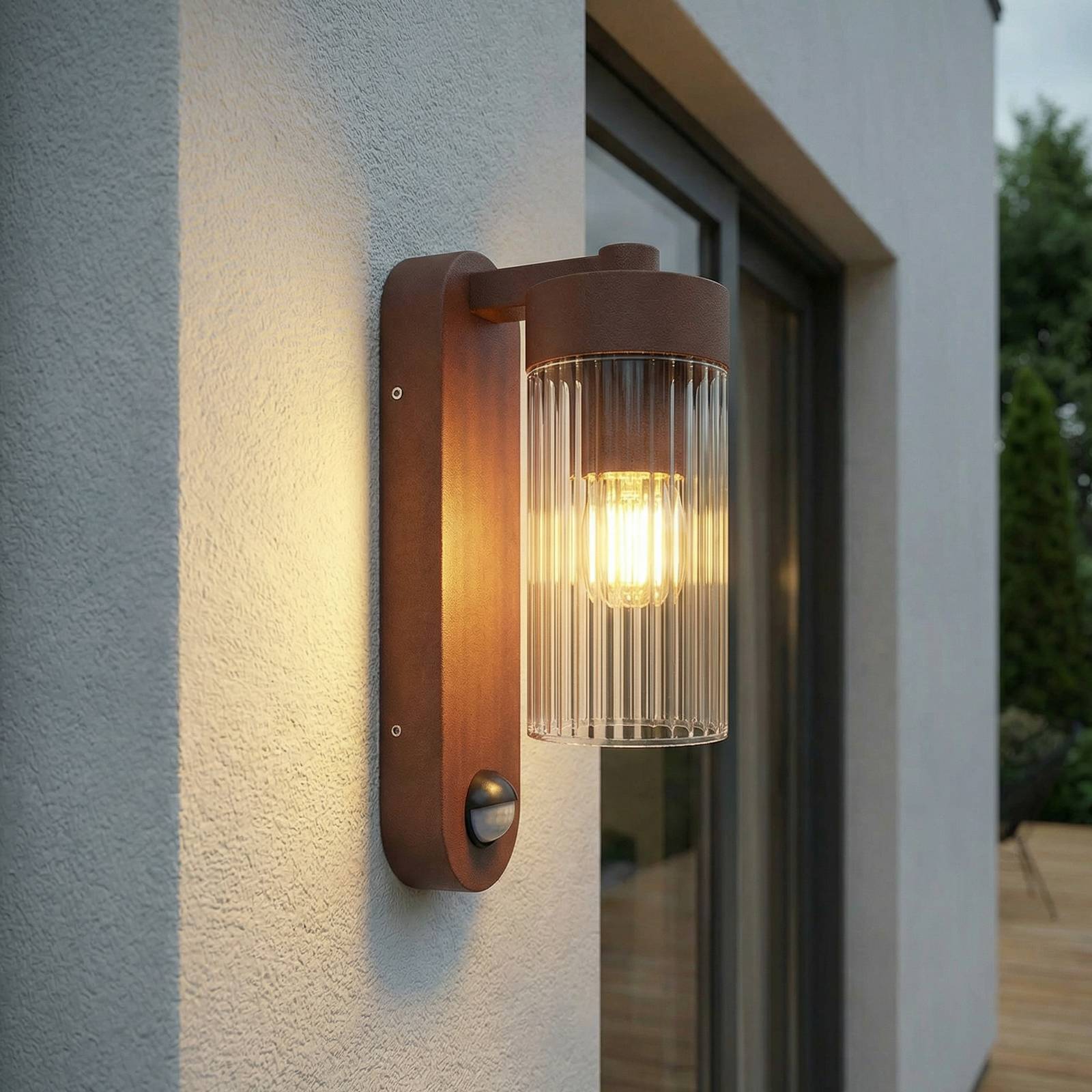 Lindby Außenwandlampe Kaliro, rost, 24 cm, IP54, Sensor günstig online kaufen