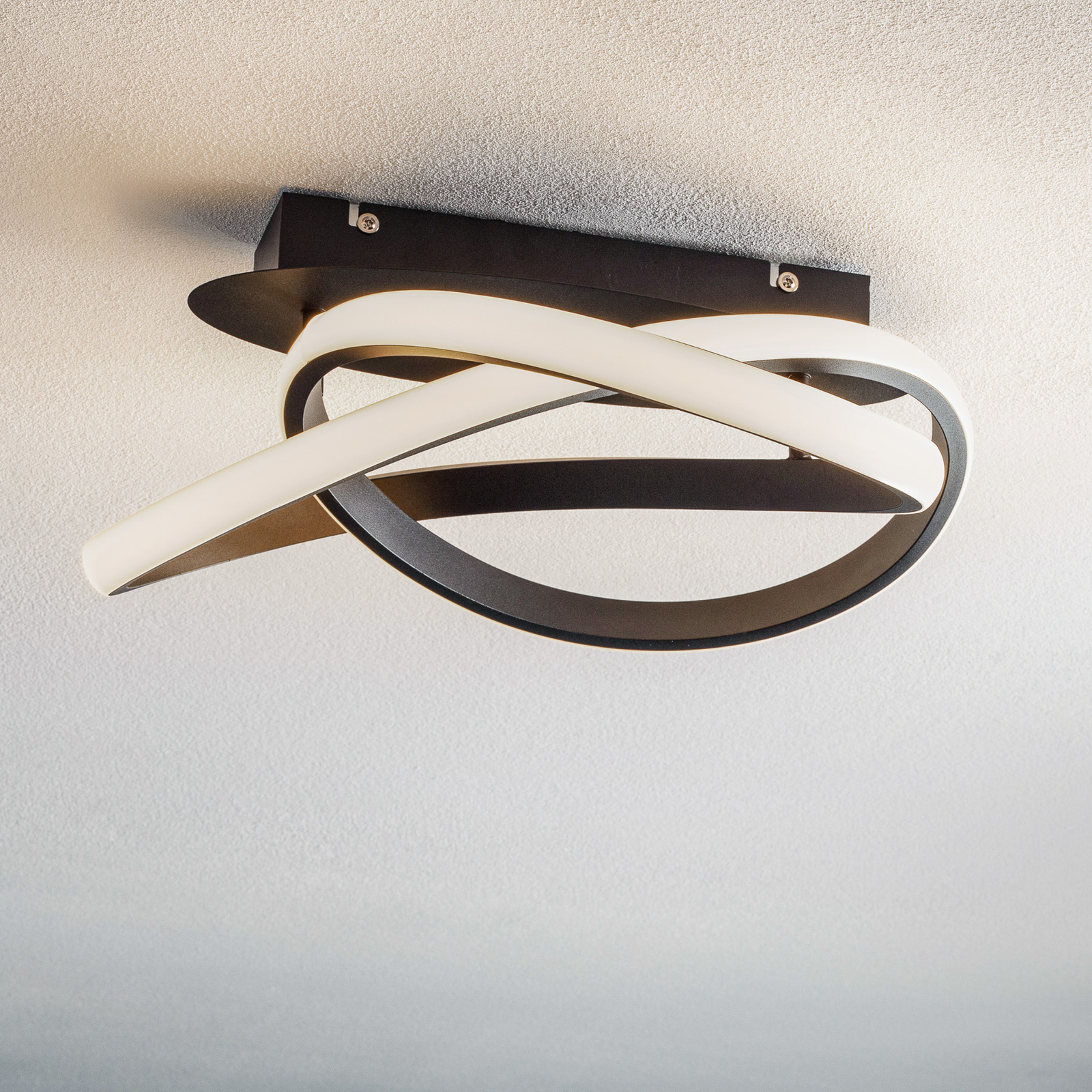 Lindby Kamia LED-Deckenleuchte, schwarz