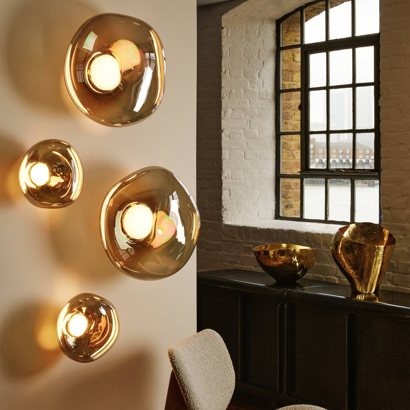 Levně Tom Dixon Tom Dixon LED nástěnné světlo Melt, Ø 29 cm, bronzová barva