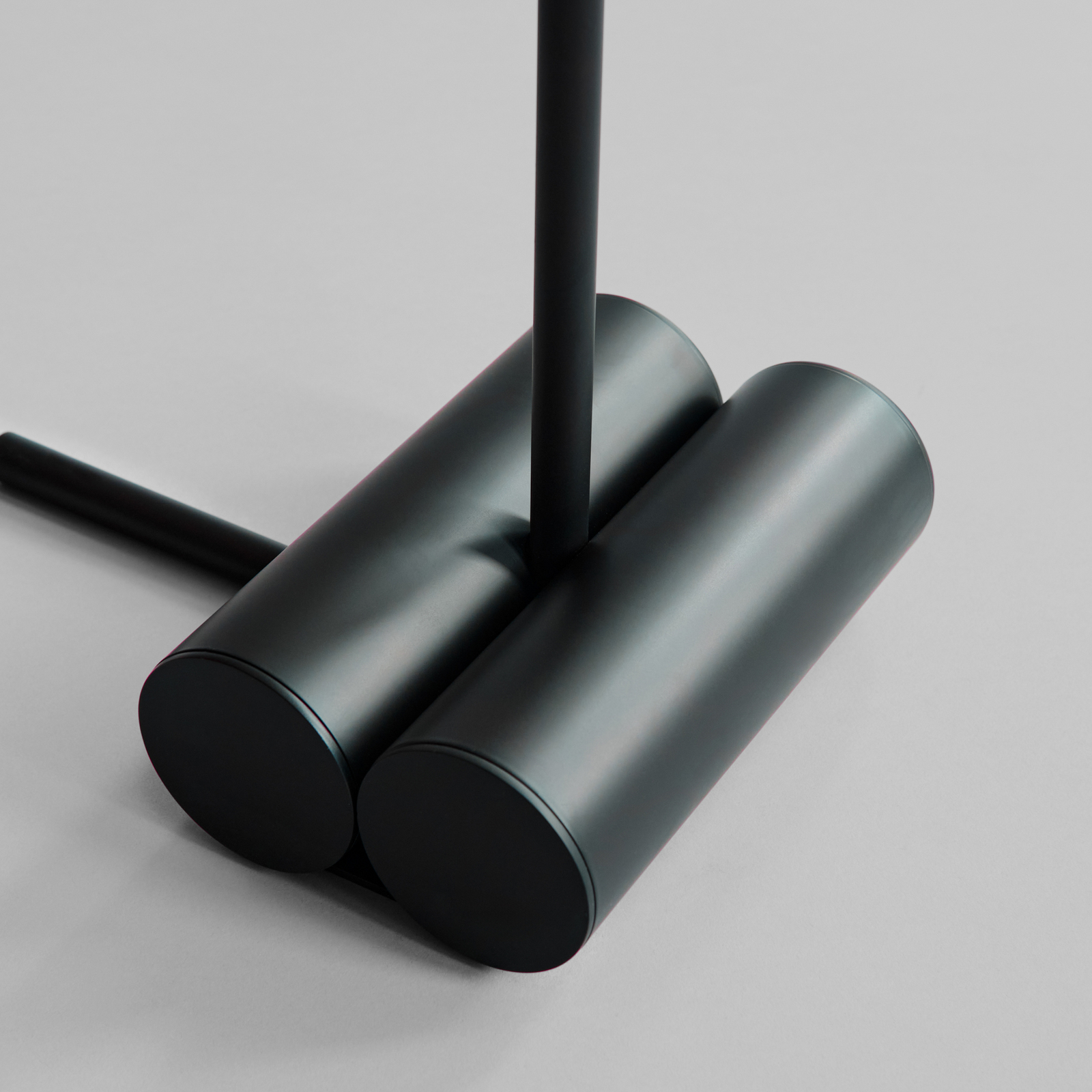 Candeeiro de pé SNAKE, preto Altura 130 cm Metal - 101 Copenhagen