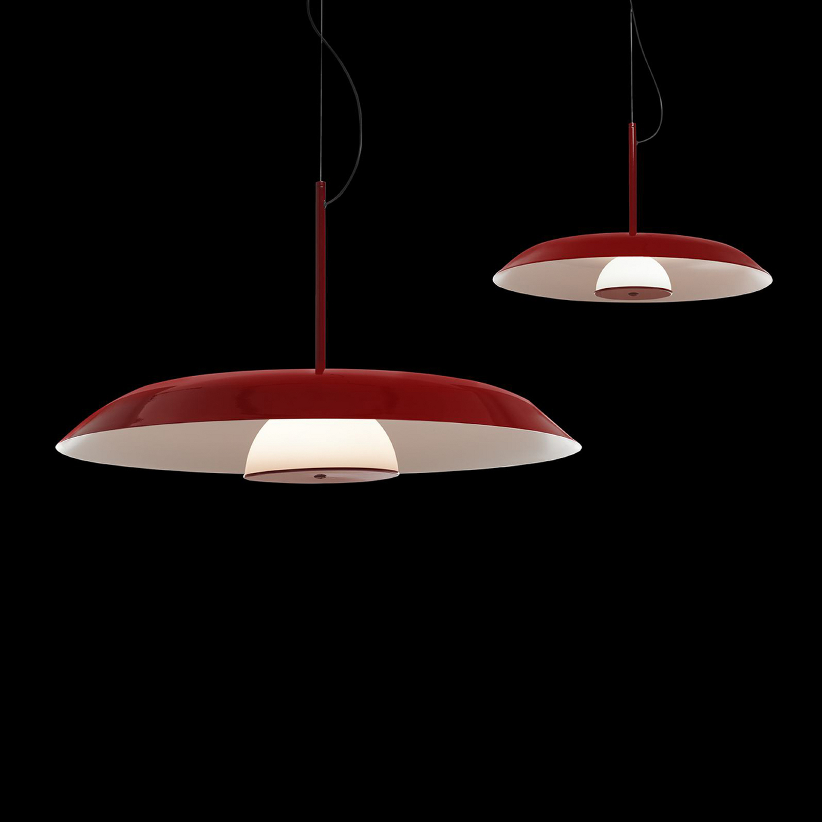 Oluce LED-hængelampe Iride, Ø 85 cm, rød, metal, glas