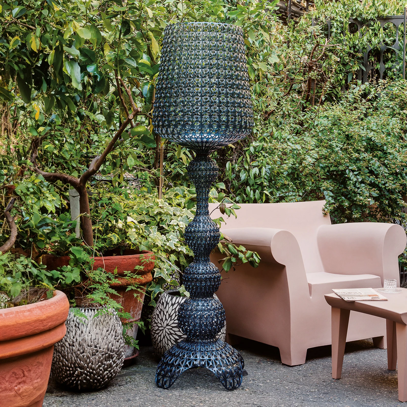 Kartell Kabuki フロアスタンド ブラック LED outdoor floor lamp Kabuki in black | Lights.co.uk