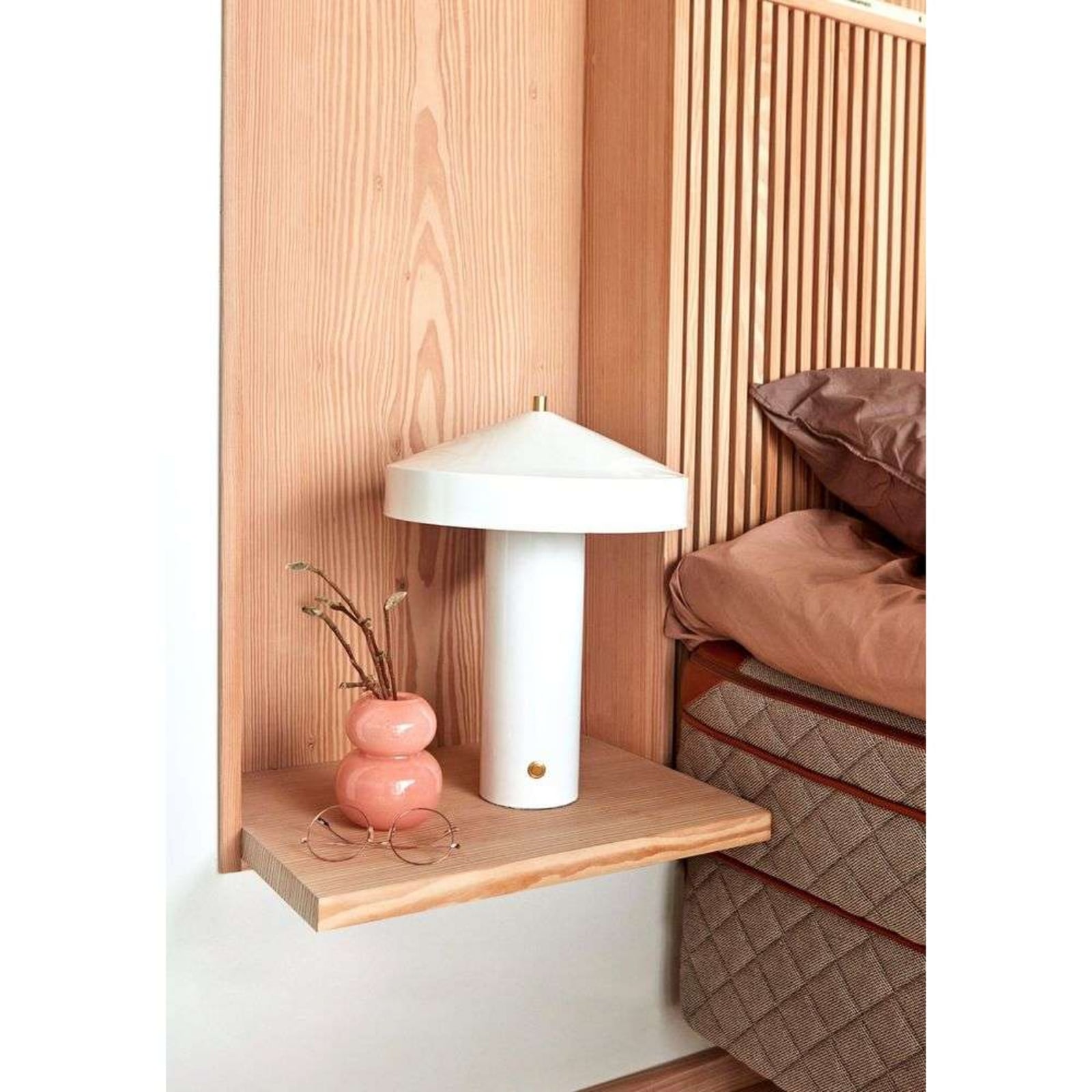 Lampa stołowa OYOY Living Design Hatto, biała, metalowa, E27 Lampa stołowa OYOY Living Design Hatto, biała, metalowa, E27