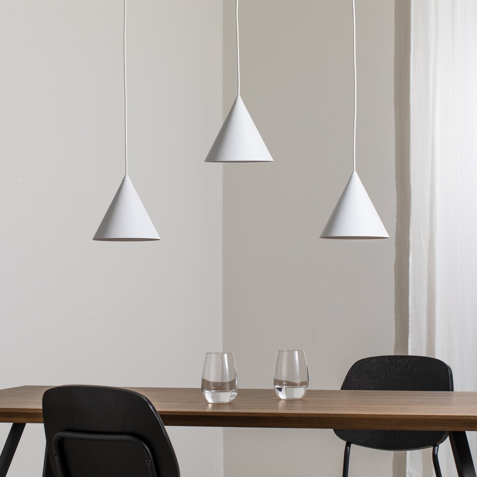 Pendant light CONO, 3-bulb, linear, length 75 cm, white