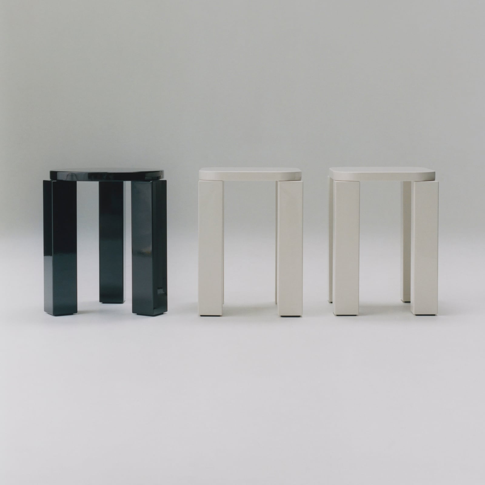 Atlas Hocker, creme, Länge 32 cm, Holz - New Works Atlas Hocker, creme, Länge 32 cm, Holz - New Works