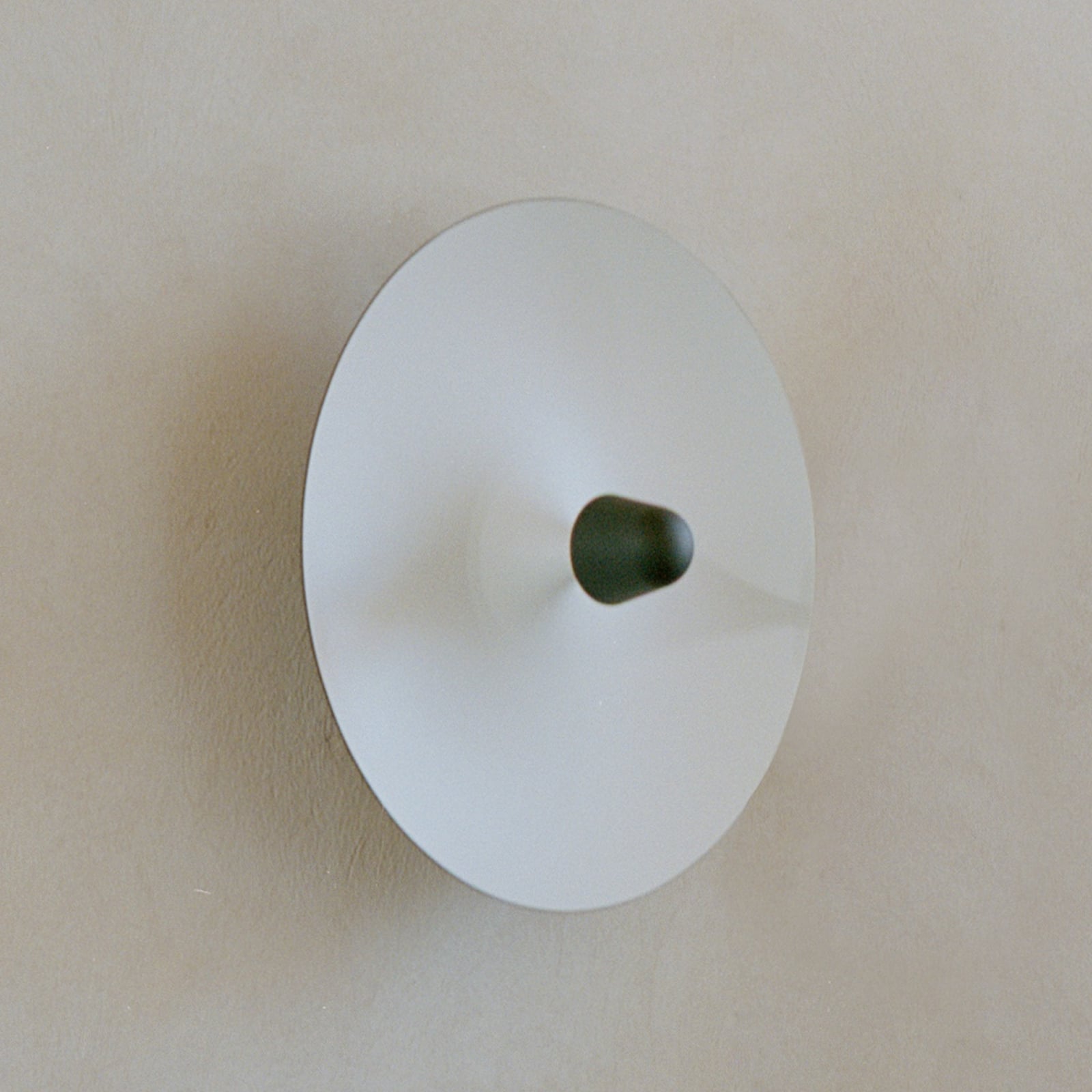 Applique a LED Kantarell, nero/bianco, Ø 55 cm - New Works Applique a LED Kantarell, nero/bianco, Ø 55 cm - New Works