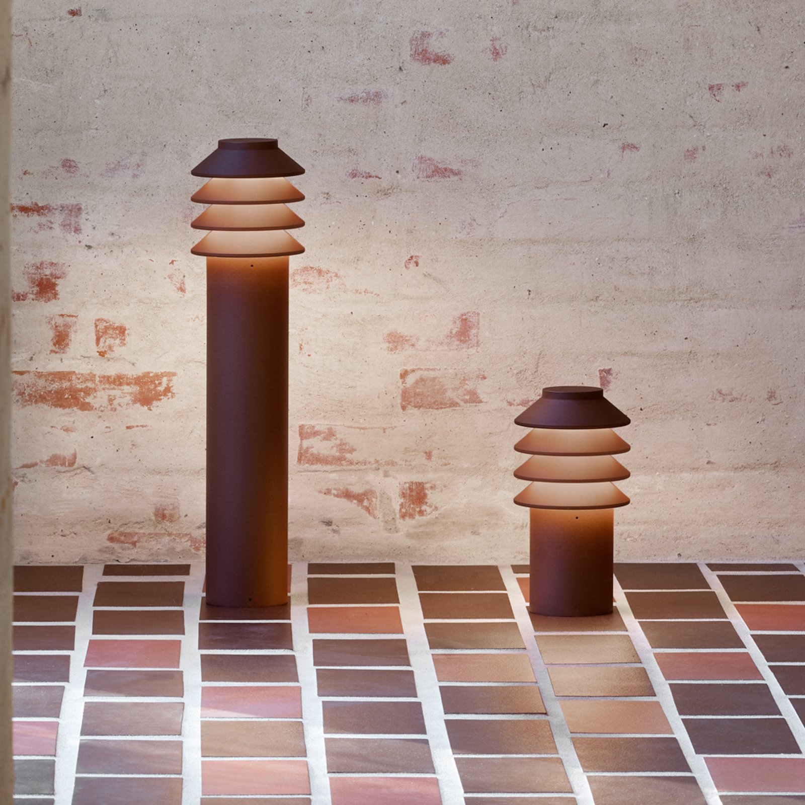Candeeiro de jardim Bysted Garden Long LED 2700K com base Corten - Louis Poulsen