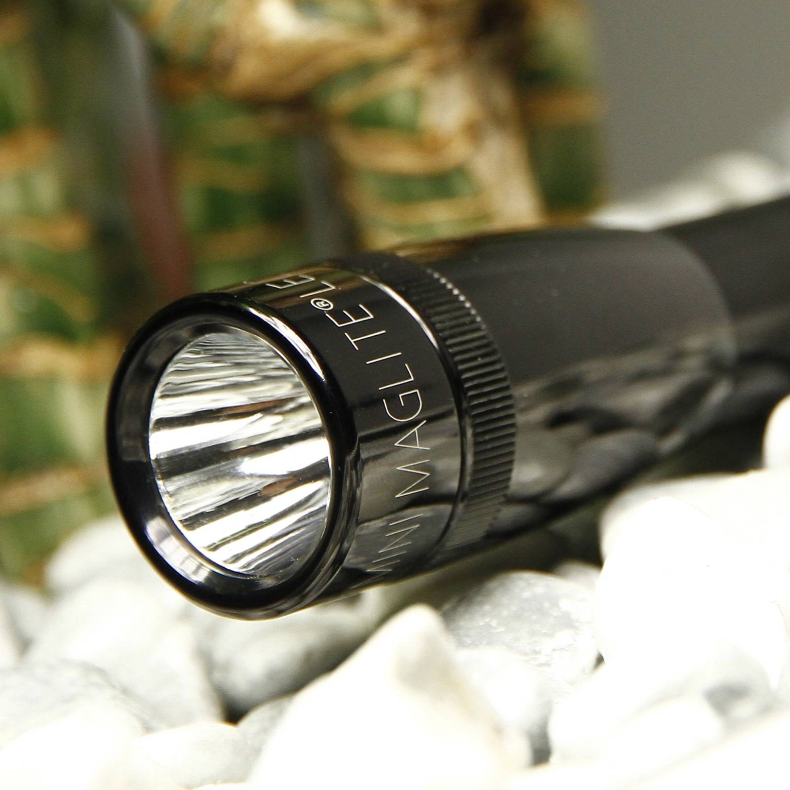Maglite LED-ficklampa Mini 2-cell AA hölster svart