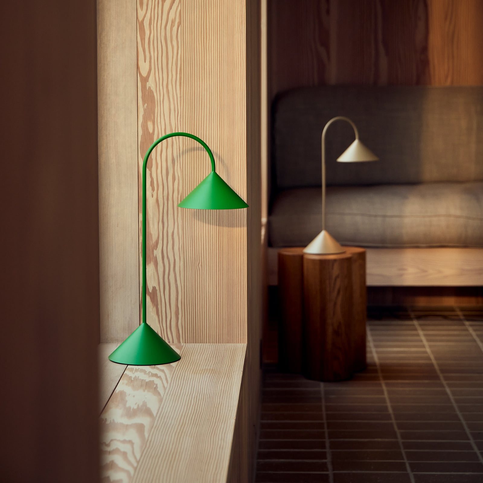 FRANDSEN LED-batteridriven bordslampa Grasp, grön, höjd 47 cm