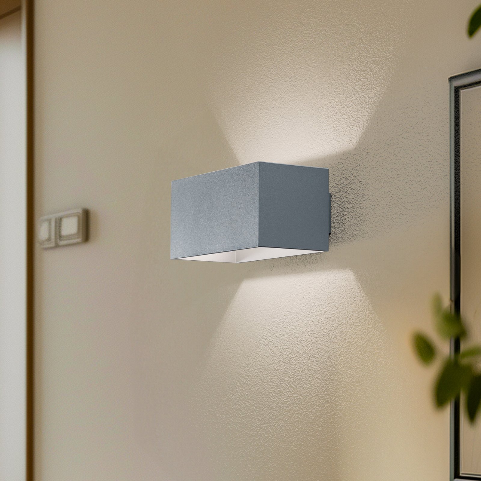 Euluna Elestren wall light, angular, grey