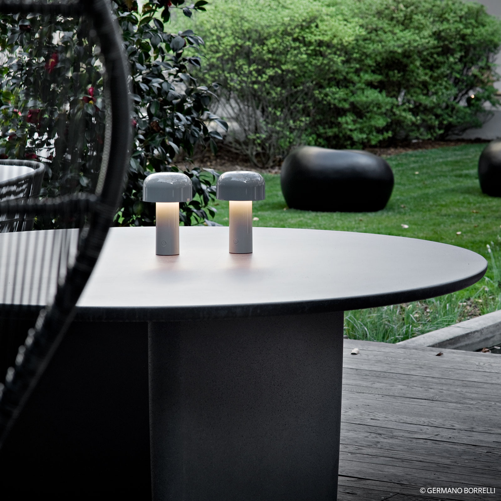 FLOS Bellhop aufladbare LED-Tischleuchte
